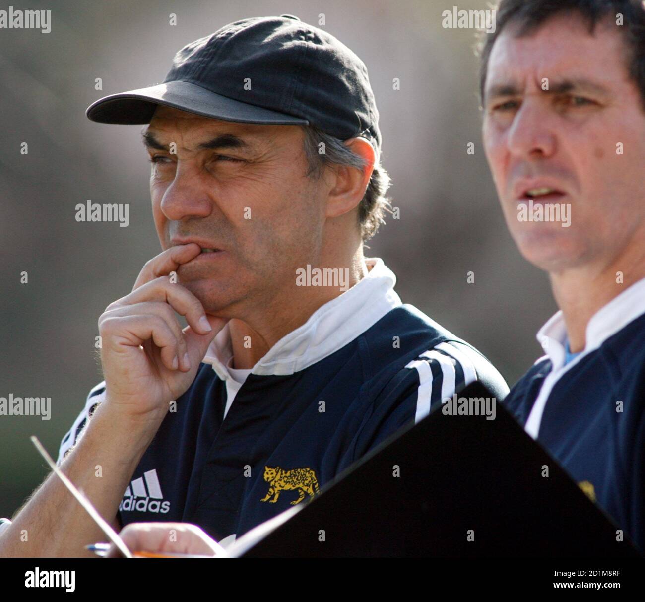 Marcelo Loffreda (L), head coach of the Argentine national rugby team Los  Pumas, and his assistant Daniel Baetti attend their team's training session  in Buenos Aires ahead of the France 2007 Rugby