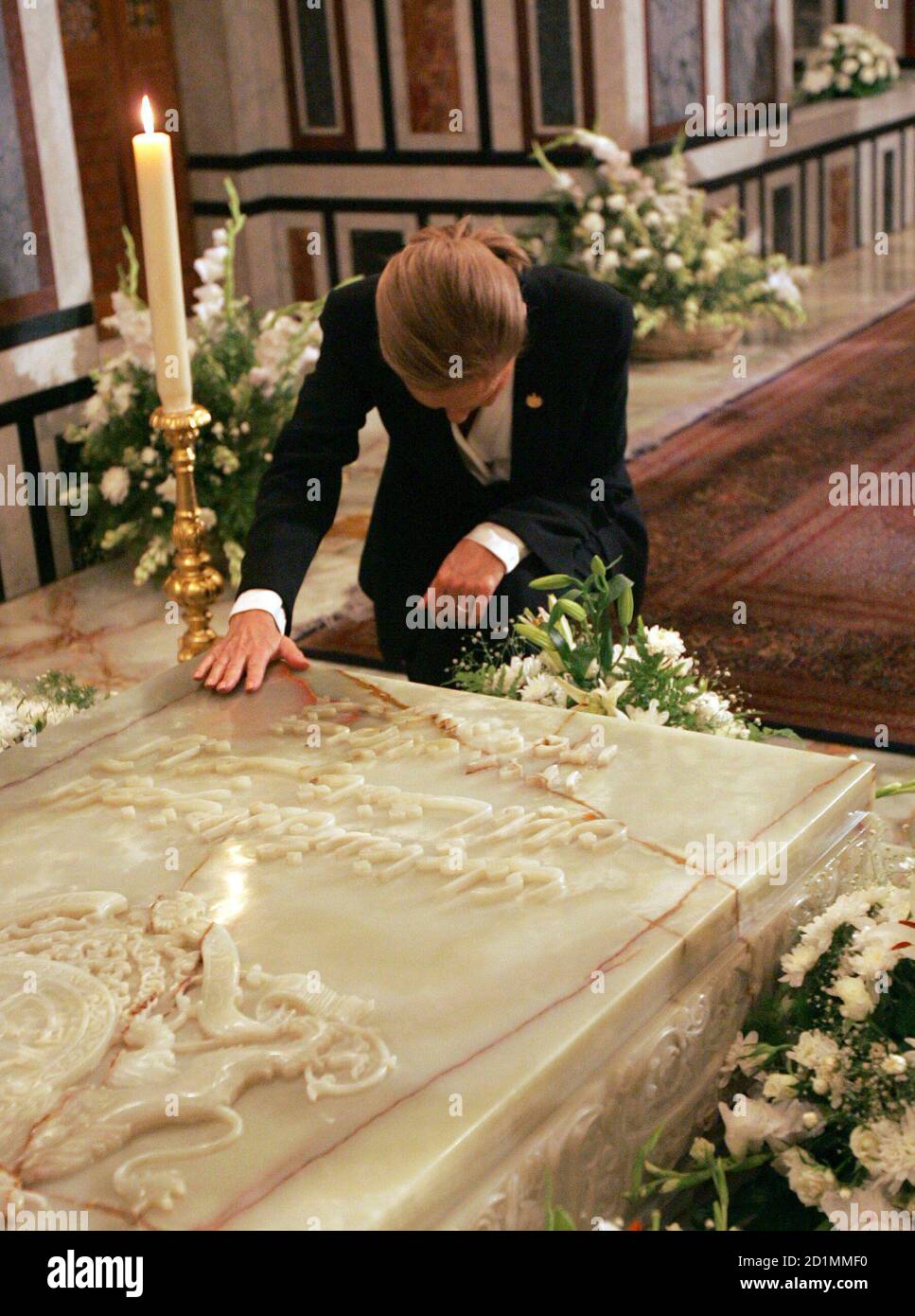 Farah pahlavi egypt hi-res stock photography and images - Alamy