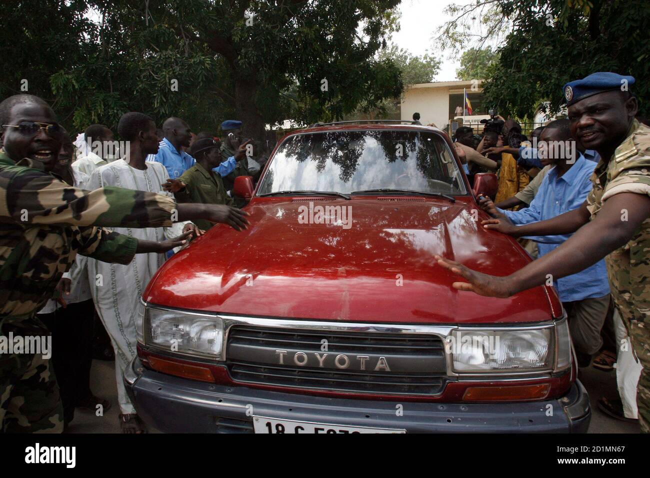 Chadian Security Forces Escort A Car With Lawyers From The French Charity Organisation Zoe S Ark At The Central Courts In The Chadian Capital Of N Djamena November 7 07 French Officials Sought On Chadian Security Forces Escort A Car With Lawyers From The French Charity Organisation Zoe S Ark At The Central Courts In The Chadian Capital Of N Djamena November 7 07 French Officials Sought On