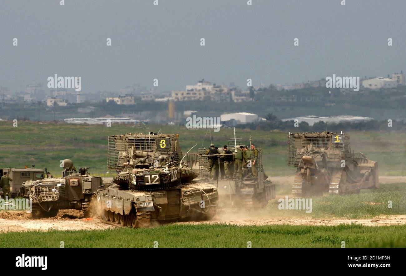 Armoured Israeli military vehicles move near Kibbutz Mefalsim, just outside the northern Gaza Strip, March 2, 2008. Israel vowed on Sunday to press on with a Gaza offensive and curb rocket strikes, threatening even stronger action despite U.N. condemnation of assaults that have killed more than 100 Palestinians, many of them civilians.   REUTERS/Ammar Awad (ISRAEL) Stock Photo