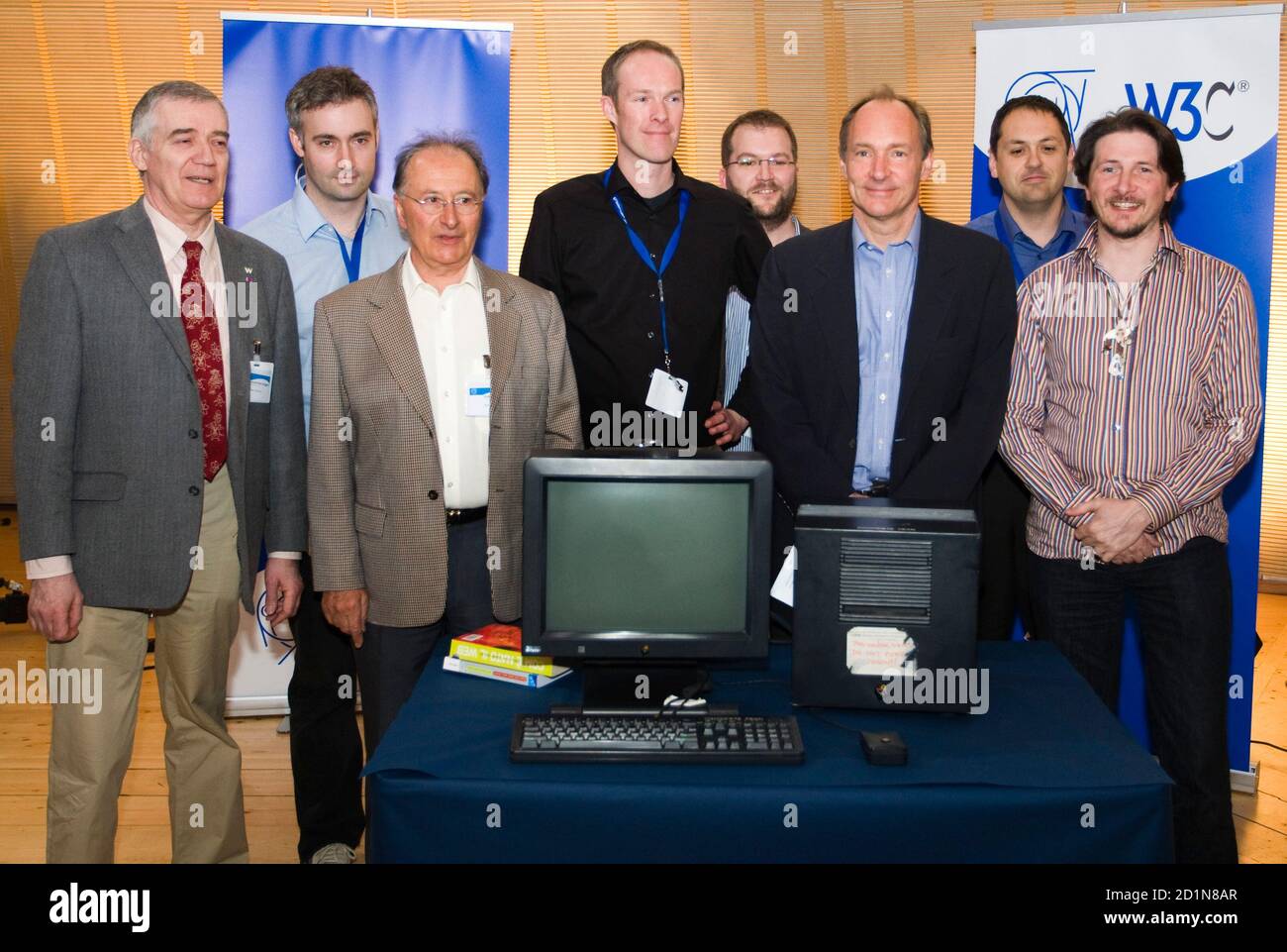 Tim berners lee world web 1989 hi-res stock photography and images - Alamy