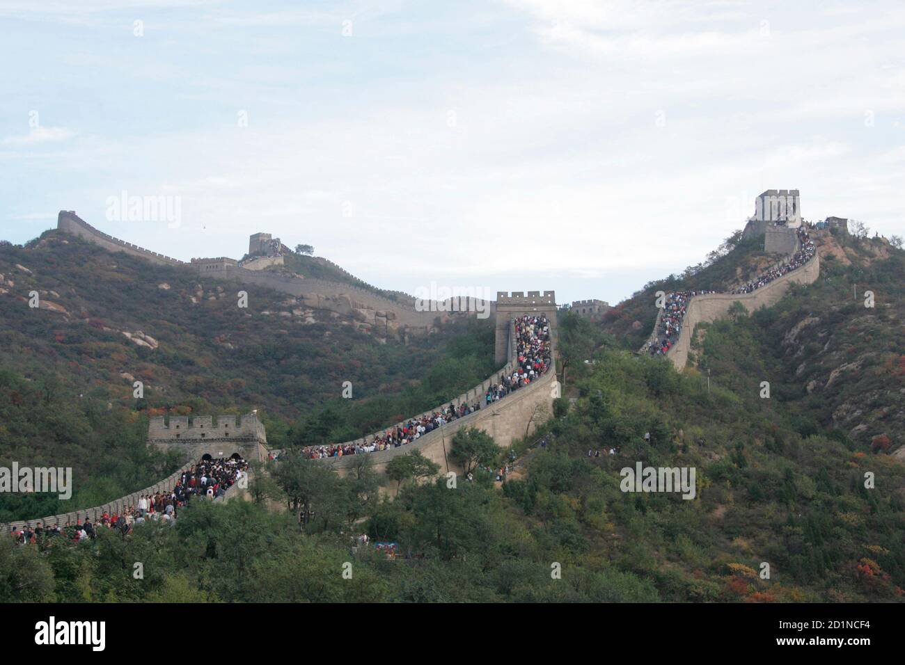 Visitors flock to the Badaling section of the Great Wall of China, north of Beijing, October 2, 2005. The Great Wall is attracting large numbers of visitors during China's week-long National Day 'Golden Week' holiday, which began on October 1. REUTERS/Jason Lee  BEST QUALITY AVAILABLE Stock Photo
