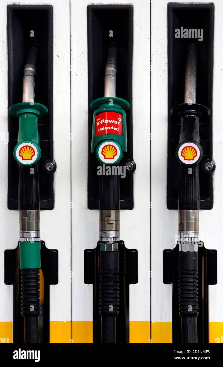 Petrol pumps are pictured at a Shell petrol station in London April 28, 2009. Royal Dutch Shell Plc followed an oil industry trend of reporting sharply lower first-quarter profit due to lower crude prices, while outperforming analysts' forecasts.  Shell said its current cost of supply (CCS) net income, which strips out unrealised profits or losses related to changes in the value of inventories, fell 58 percent compared to the same period in 2008, to $3.30 billion.  Picture taken April 28, 2009.  REUTERS/Luke MacGregor    (BRITAIN TRANSPORT BUSINESS ENERGY) Stock Photo