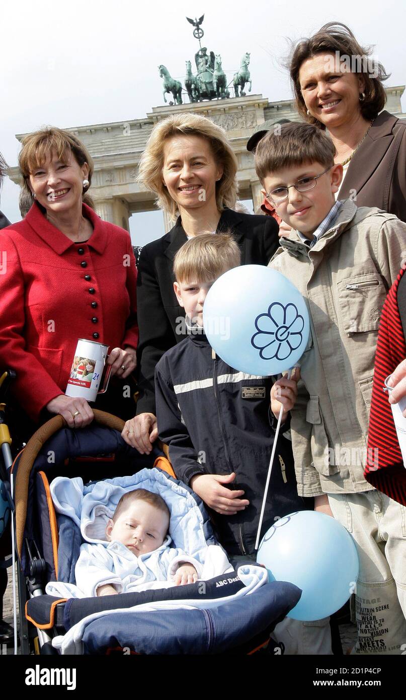 Wife of German President Eva Luise Koehler (L-R), Families Minister Ursula  von der Leyen and Consumer Protection Minister Ilse Aigner pose with school  children and a baby in front of the Brandenburger