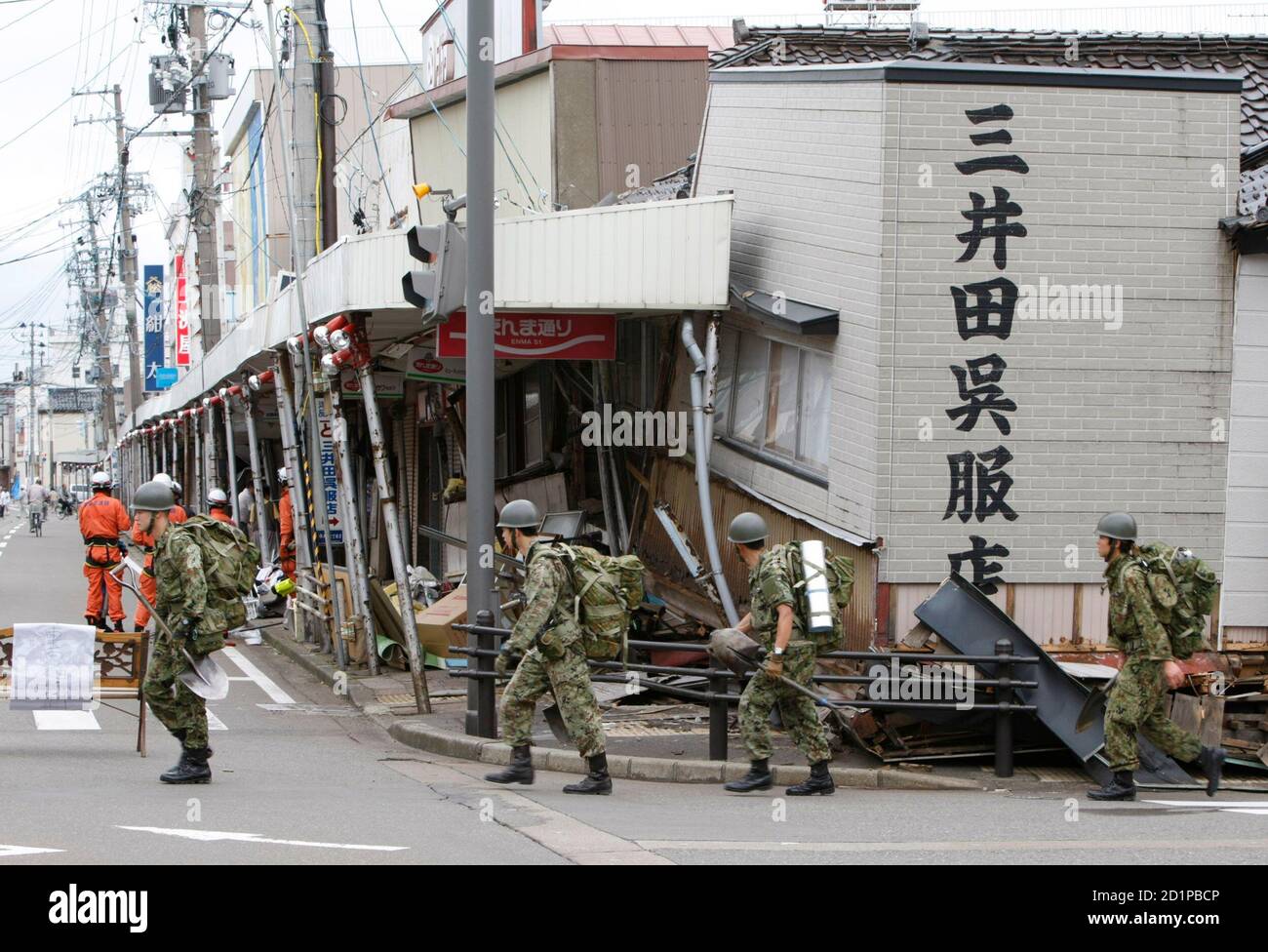 Japanese Ground Self Defence Force Soldiers Walk Past Damaged Buildings In Kashiwazaki Northern Japan July 16 07 A Strong Earthquake Killed At Least Four People In Japan On Monday Injured More Than 400