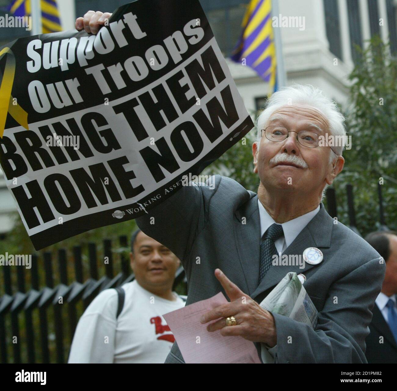 A man gestures with his sign to Iraq war protester Cindy Sheehan as she was leaving the office of Senator Dianne Feinstein in San Francisco, California September 9, 2005. Sheehan who says her focus now will be Congress, met a staff member of Senator Feinstein to discuss the war in Iraq. Sheehan was camped outside President George W. Bush's Crawford, Texas ranch last month, seeking a meeting with him to discuss the U.S. presence in Iraq, where her son was killed in 2004. REUTERS/Kimberly White KW/CCK Stock Photo