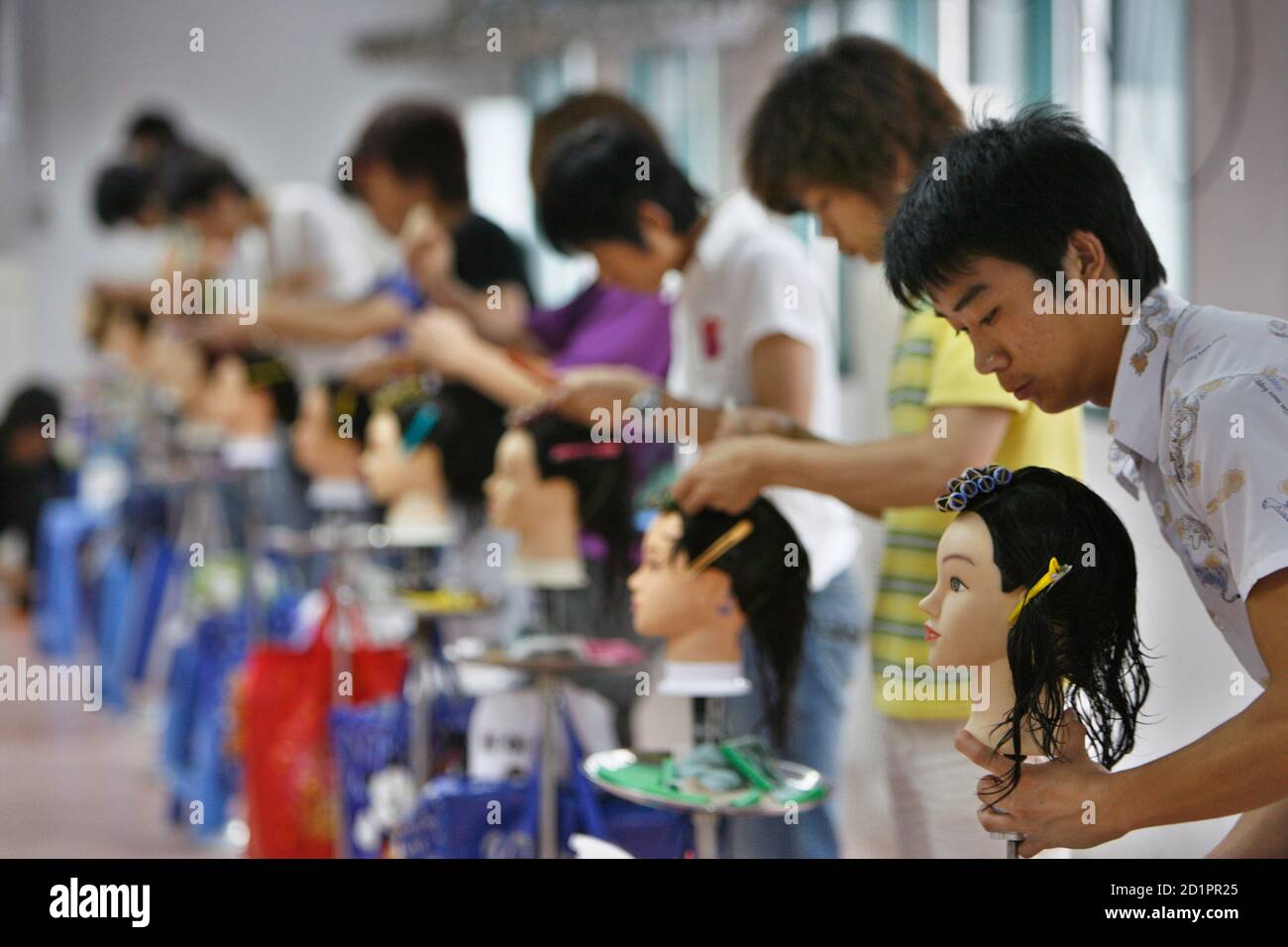 Beauty school hi-res stock photography and images - Alamy