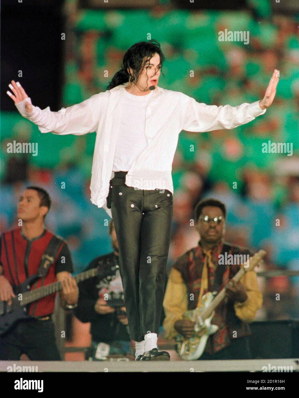 Michael Jackson performs during the halftime show at the NFL's Super Bowl  XXVII in Pasadena, California, in this January 31, 1993 file photo. The  body of Michael Jackson has been released to