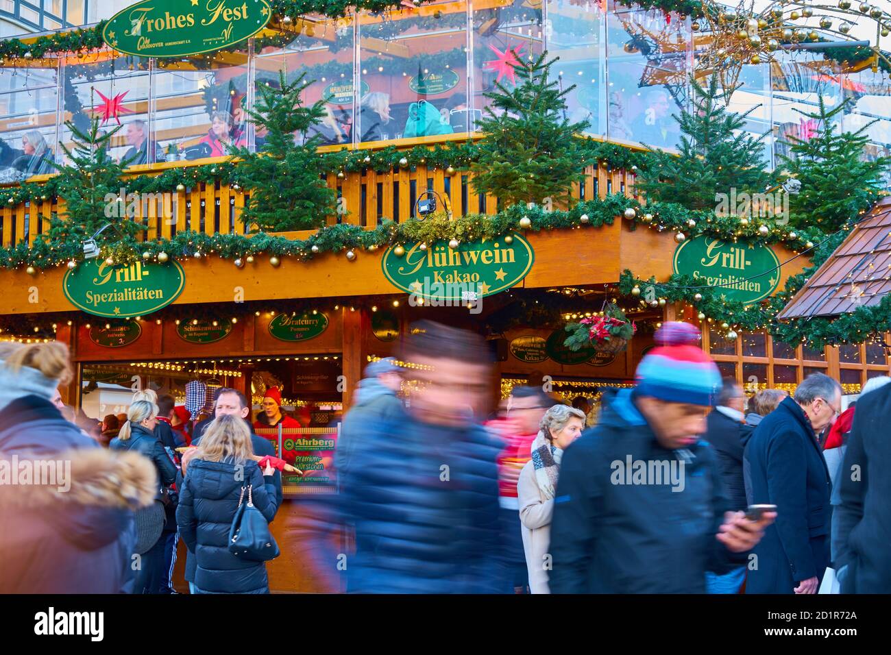 https://c8.alamy.com/comp/2D1R72A/hanover-germany-december-21-2019-people-in-front-of-the-big-mulled-wine-stand-at-the-christmas-market-2D1R72A.jpg