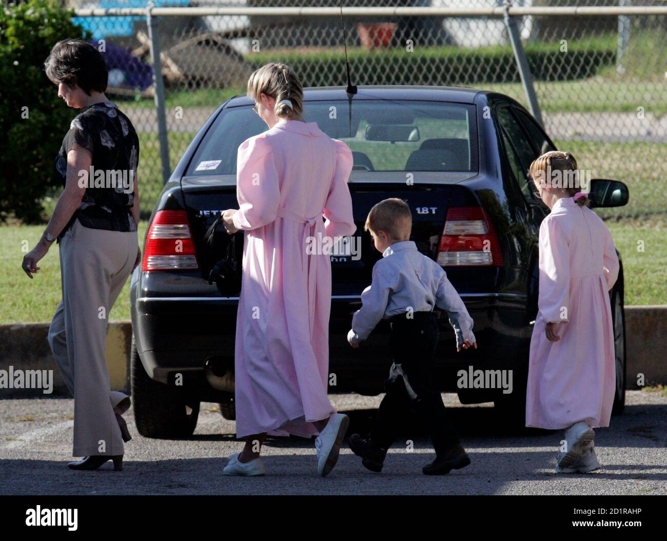 A Woman And And Two Children From The Fundamentalist Church Of Jesus Christ Of Latter Day Saints In El Dorado Walk Back Into The Catholic Charities Assessment Center With An Unidentified Woman