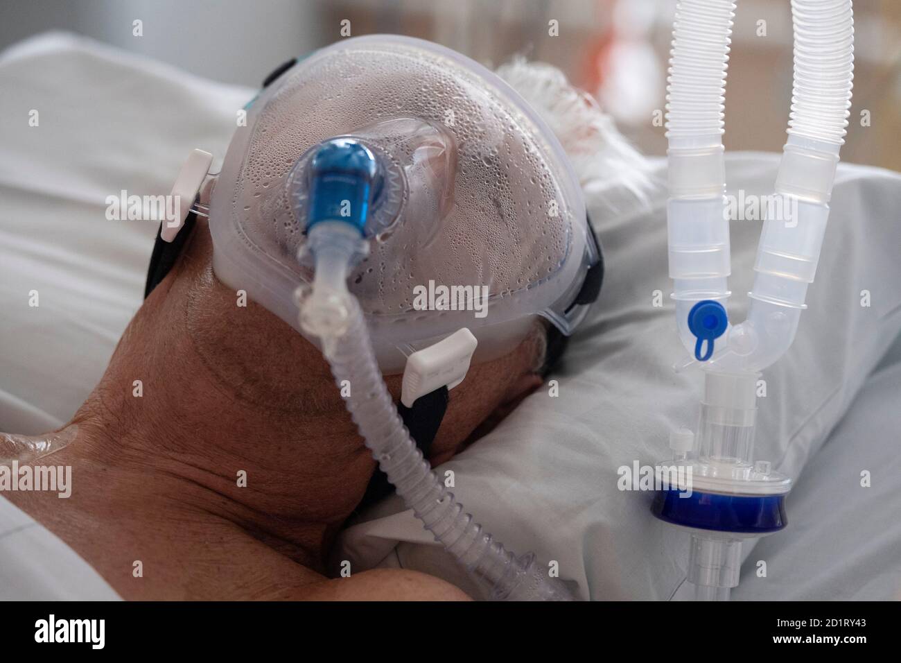 Prague, Czech Republic. 05th Oct, 2020. A medic nurses a patient at Intensive Care Unit at Department of Infectious, Parasitic and Tropical Diseases - Hospital Na Bulovce, Prague, Czech Republic, on Monday, October 5, 2020. Credit: Ondrej Deml/CTK Photo/Alamy Live News Stock Photo