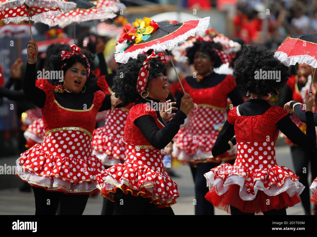 La Negrita Puloi dancers perform during a parade at the Carnaval de  Barranquilla in Colombia February 13, 2010. REUTERS/John Vizcaino (COLOMBIA  - Tags: SOCIETY Stock Photo - Alamy