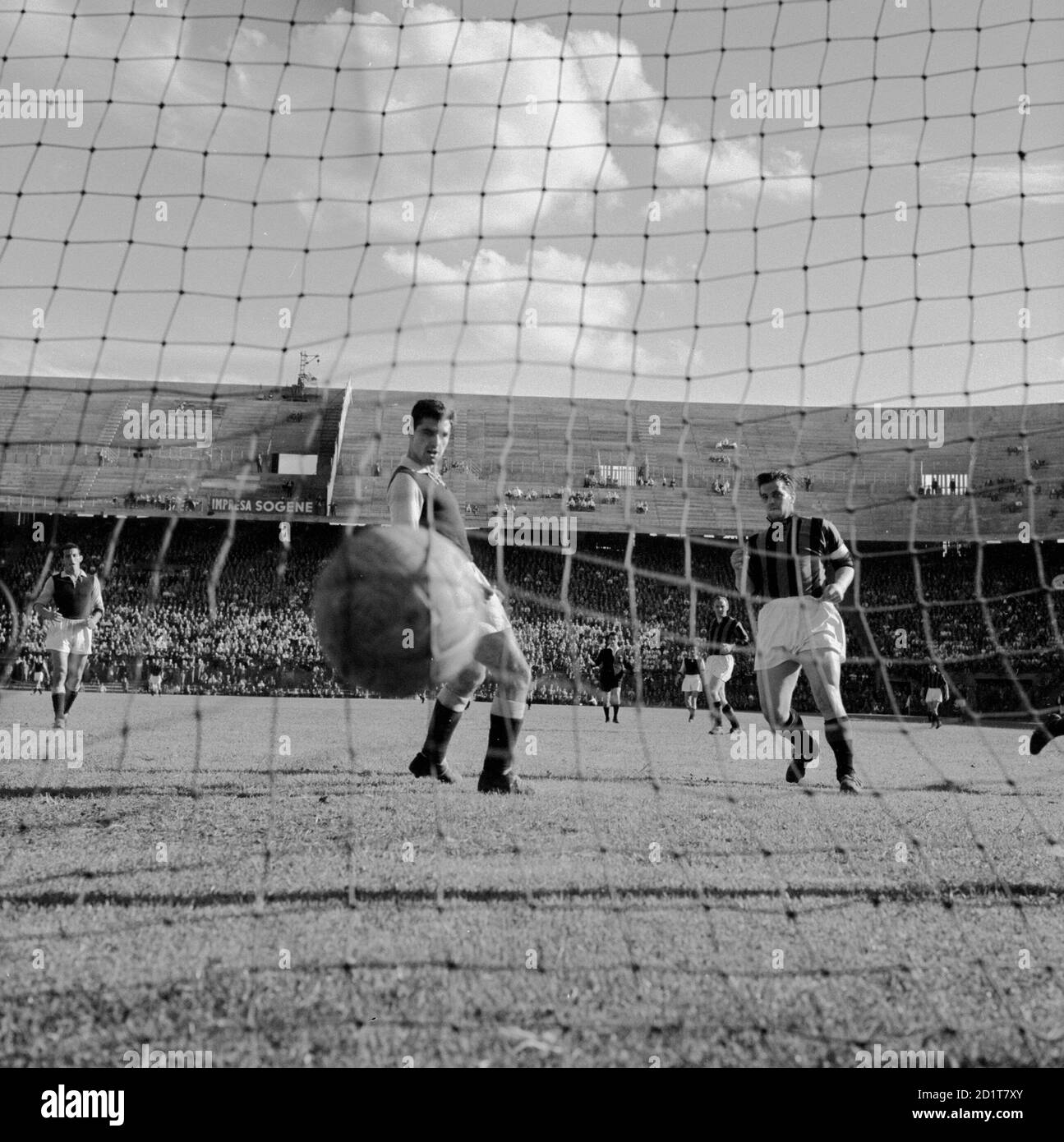 AC Milan wins the 5th Scudetto. One of the four goals scored by Gunnar  Nordahl (Milan) during the Milan-Spal match (6-0) of the 1954/1955 Serie A  football championship (matchday 33), Milan (San