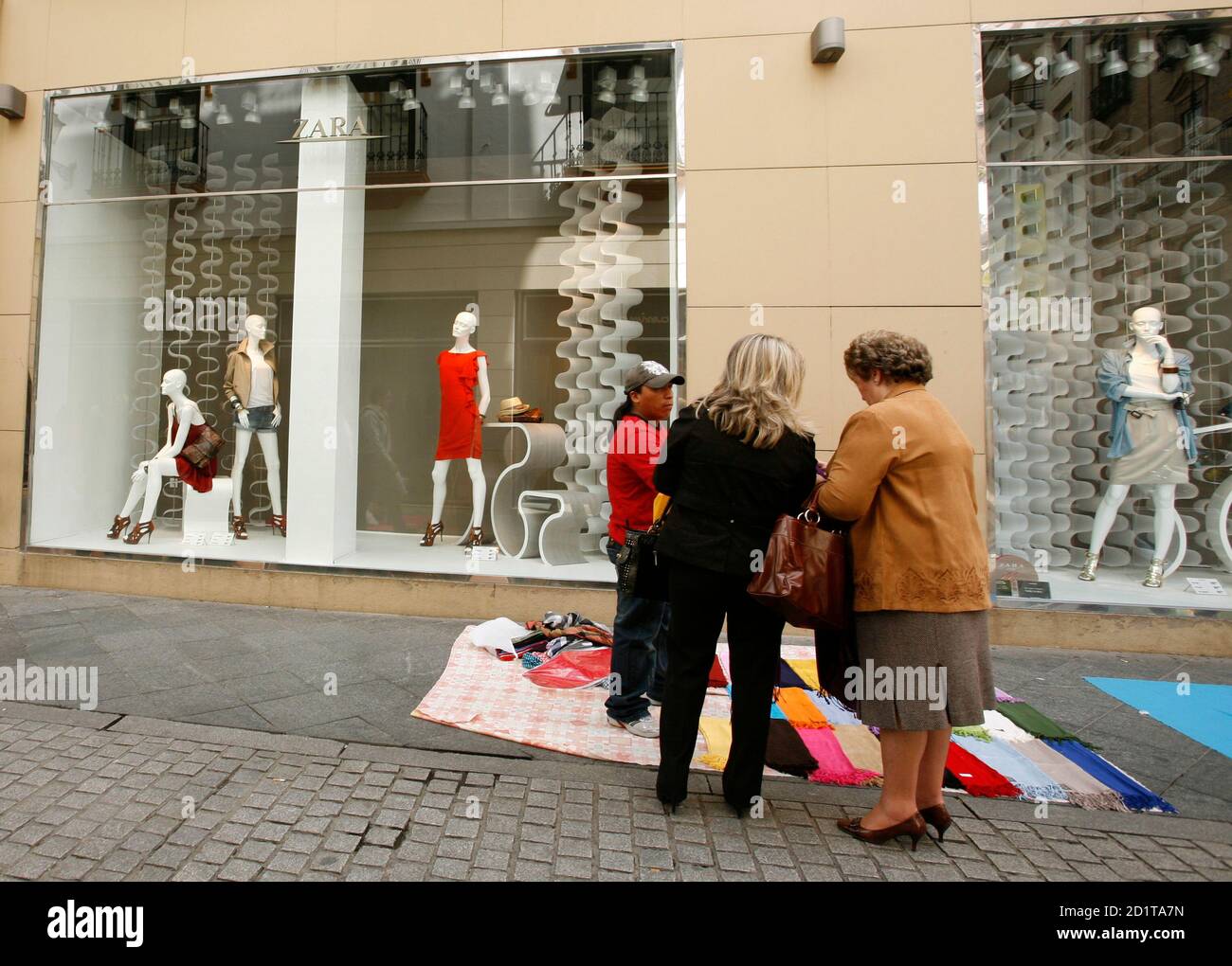 Fast fashion chain hi-res stock photography and images - Alamy