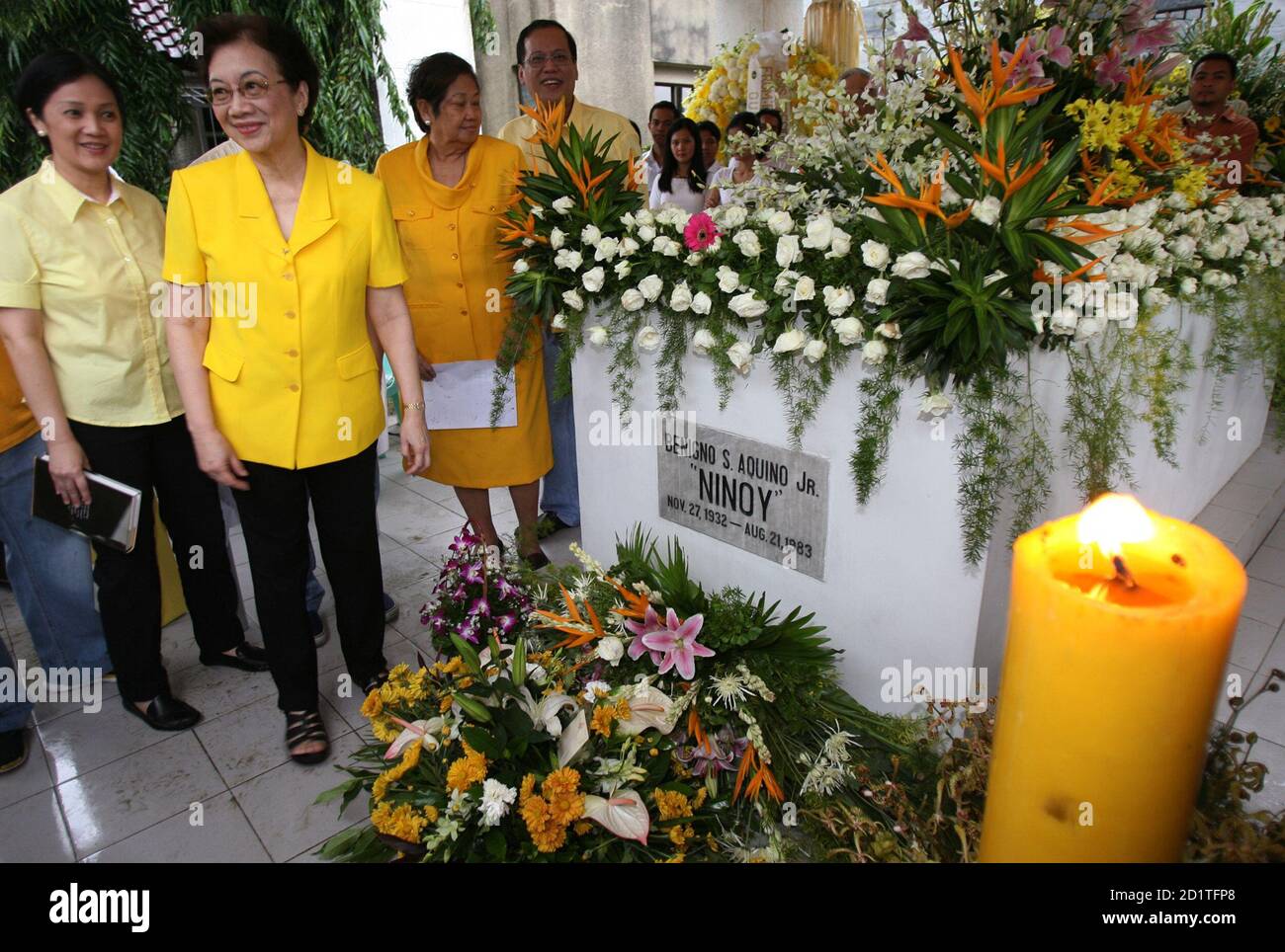 Former Philippine President Corazon Aquino 2nd L With Her Daughter Ballsy L And Son Congressman Noynoy Aquino R Stand Beside The Tomb Of Her Husband Senator Benigno Aquino Jr During His 23rd