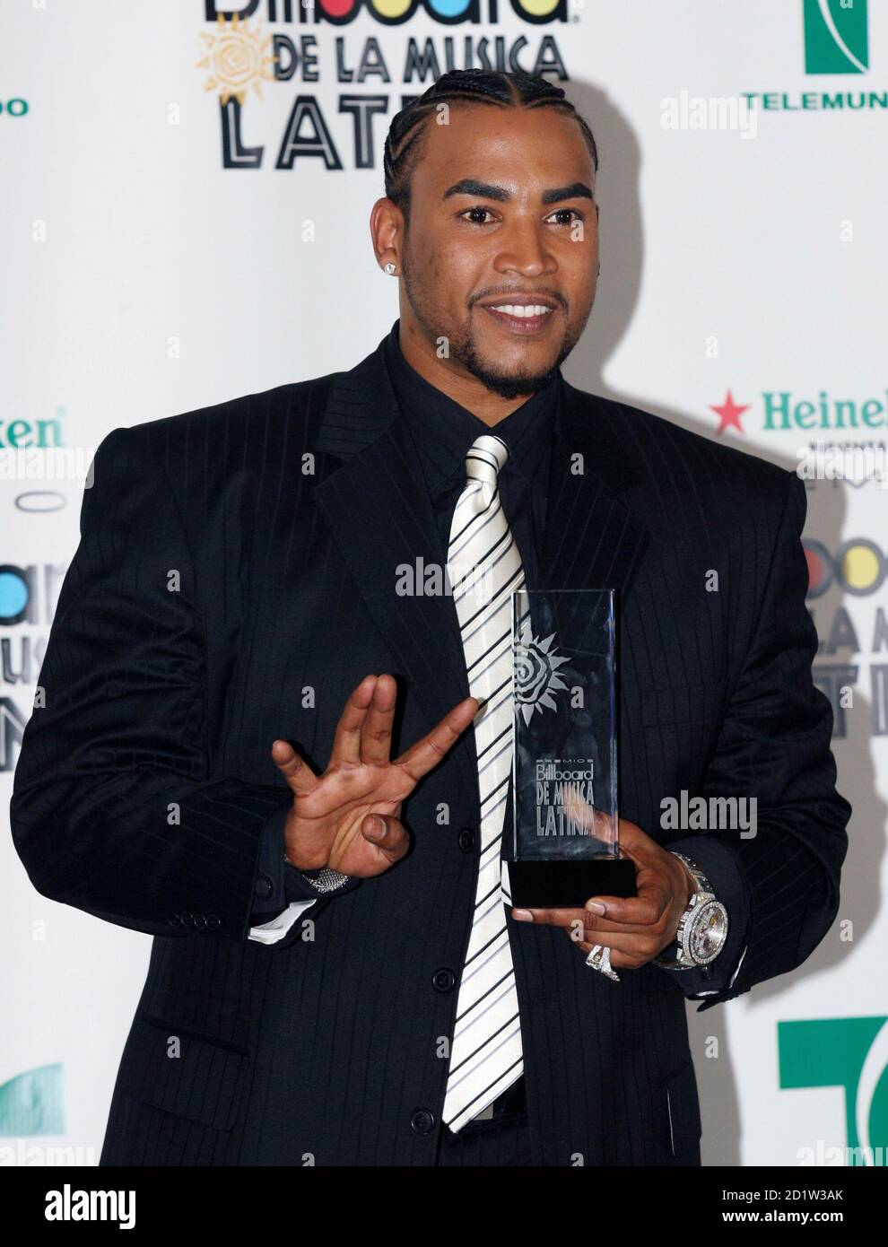 Don Omar Poses With His Award For Reggaeton Album Of The Year For The Album King Of Kings Backstage At The 07 Billboard Latin Music Awards In Coral Gables Florida April 26