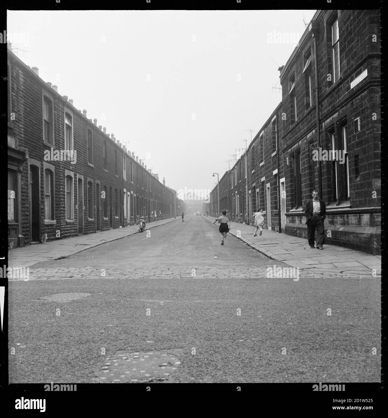 A view looking west along Anne Street from Higgin Street, Fulledge, Burnley, Lancashire, UK. Stock Photo