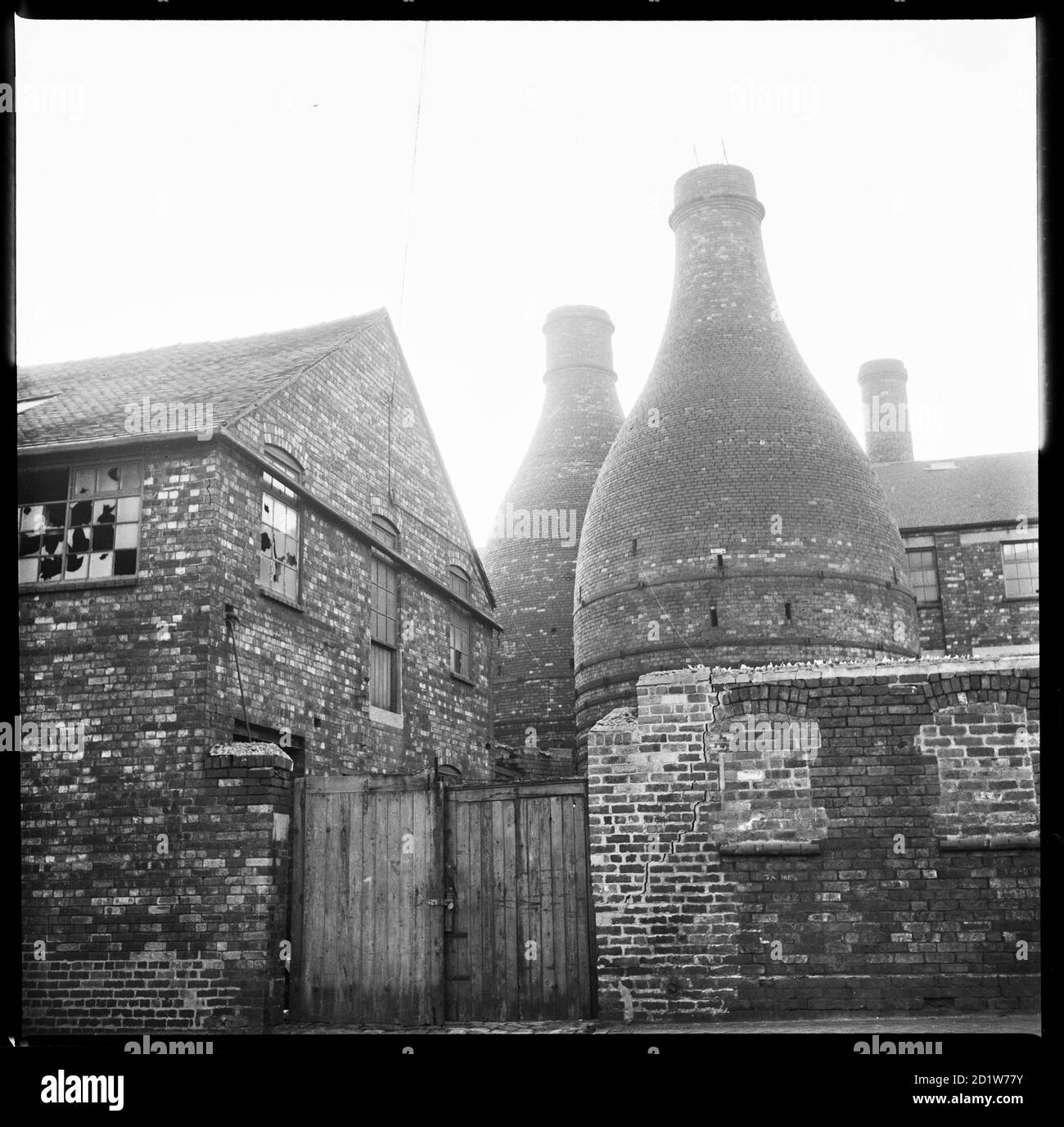 Bottle kilns at a derelict pottery works, Stoke-on-Trent, Staffordshire, UK. Stock Photo
