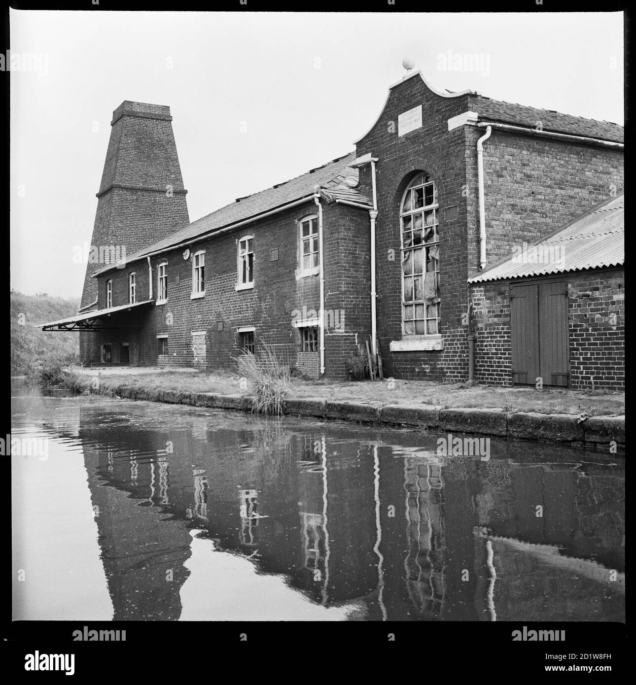 The Etruscan Bone Mill (now the Etruria Industrial Museum), viewed from the Lower Bedford Street canal bridge over the Trent & Mersey Canal. Stock Photo