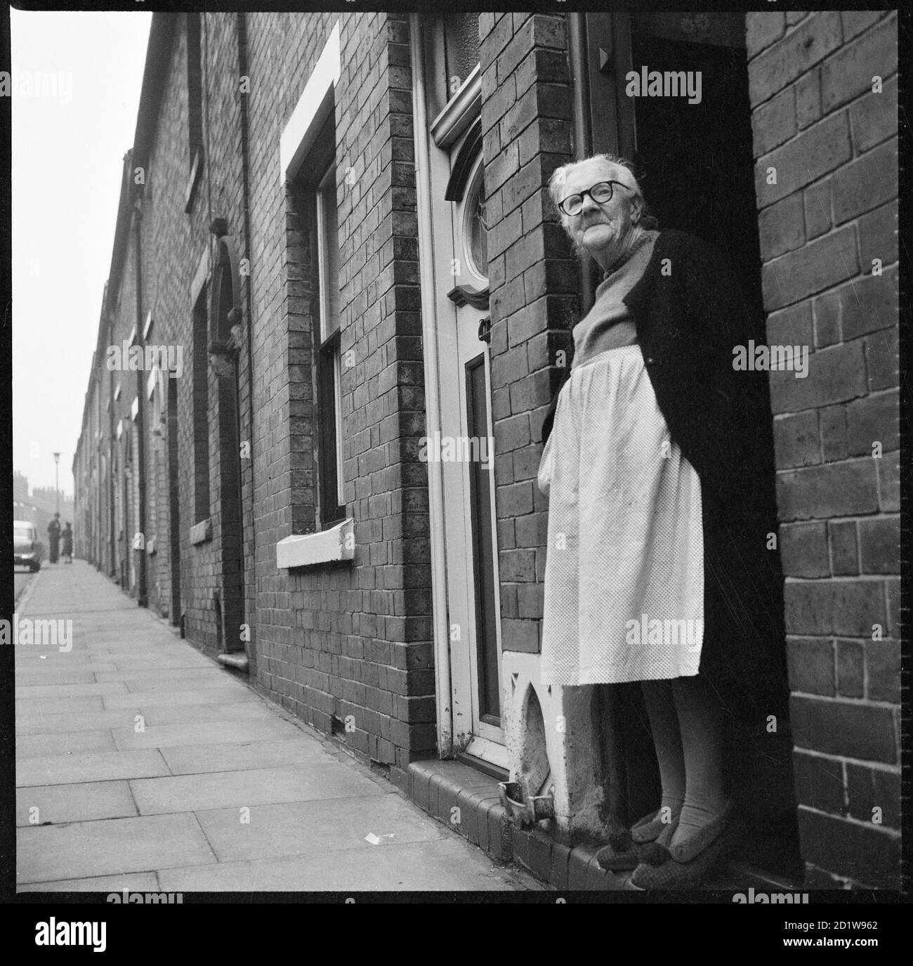 An elderly woman standing in the doorway of a terraced house on the south side of Harper Street (formerly Albion Street). Stock Photo