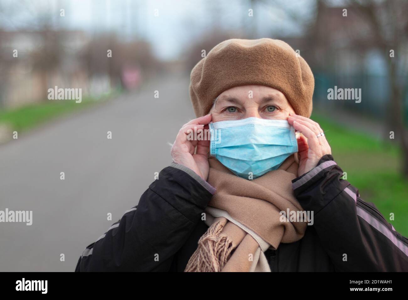 Woman wearing gas mask looking hi-res stock photography and images - Alamy