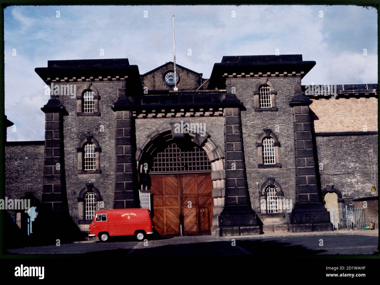 Wandsworth Prison, Heathfield Avenue, Wandsworth Common, Wandsworth, Greater London Authority. The entrance gatehouse to HMP Wandsworth with a Royal Mail van parked outside. Stock Photo