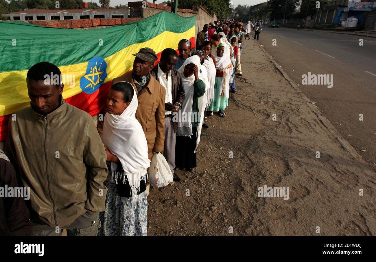 Ethiopians queue to cast their ballots at a polling station in the capital Addis Ababa, May 23, 2010. Ethiopians voted on Sunday in national elections that are expected to return long-serving Prime Minister Meles Zenawi to power in the first ballot since a disputed poll in 2005 turned violent. REUTERS/Thomas Mukoya (ETHIOPIA - Tags: ELECTIONS POLITICS SOCIETY) Stock Photo