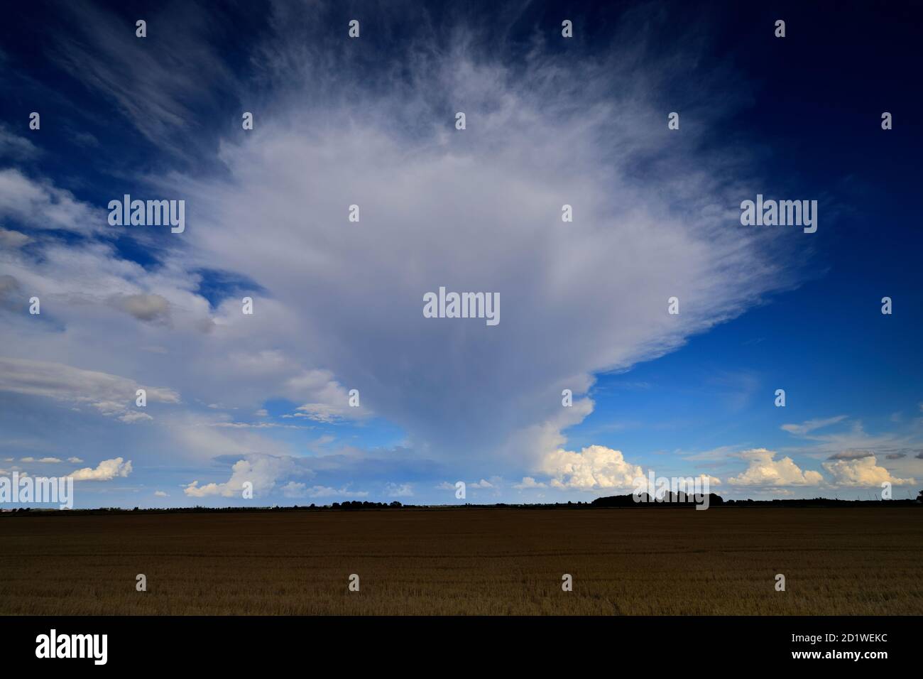 Cumulonimbus clouds rain uk hi-res stock photography and images - Alamy