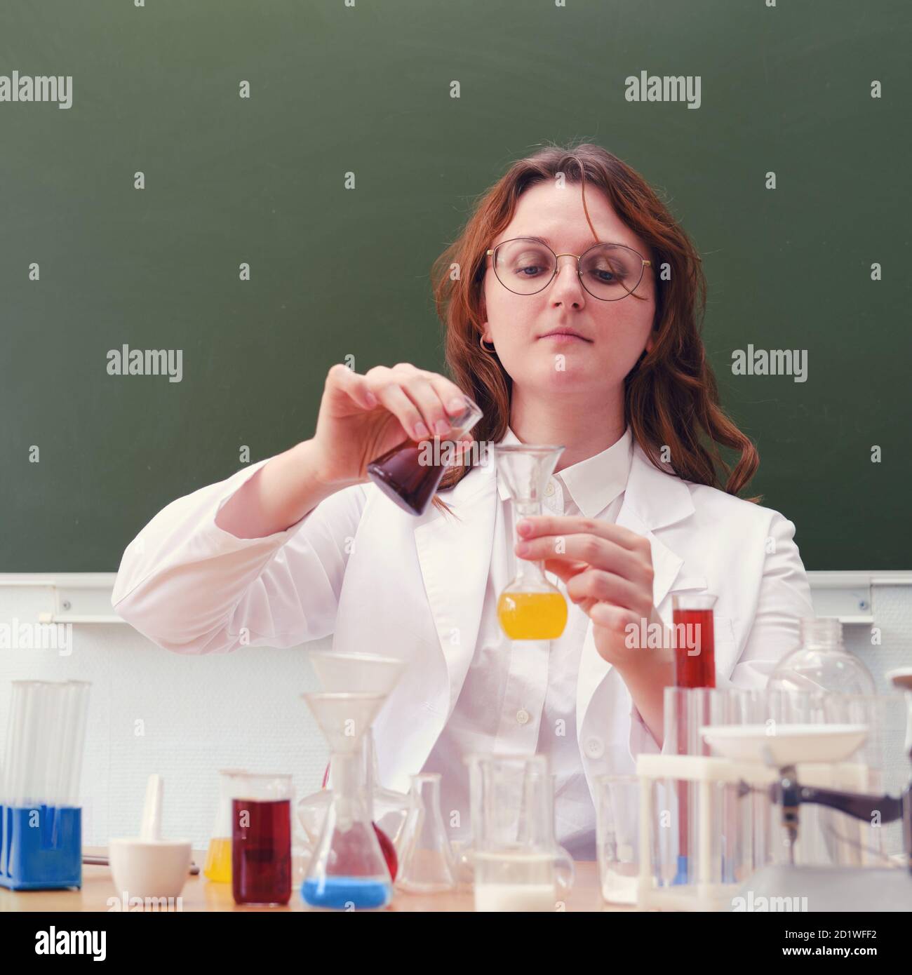 Student lab scale hires stock photography and images Alamy