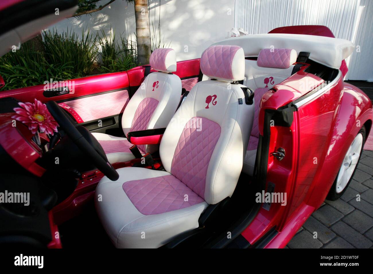 Pink Volkswagen High Resolution Stock Photography And Images Alamy