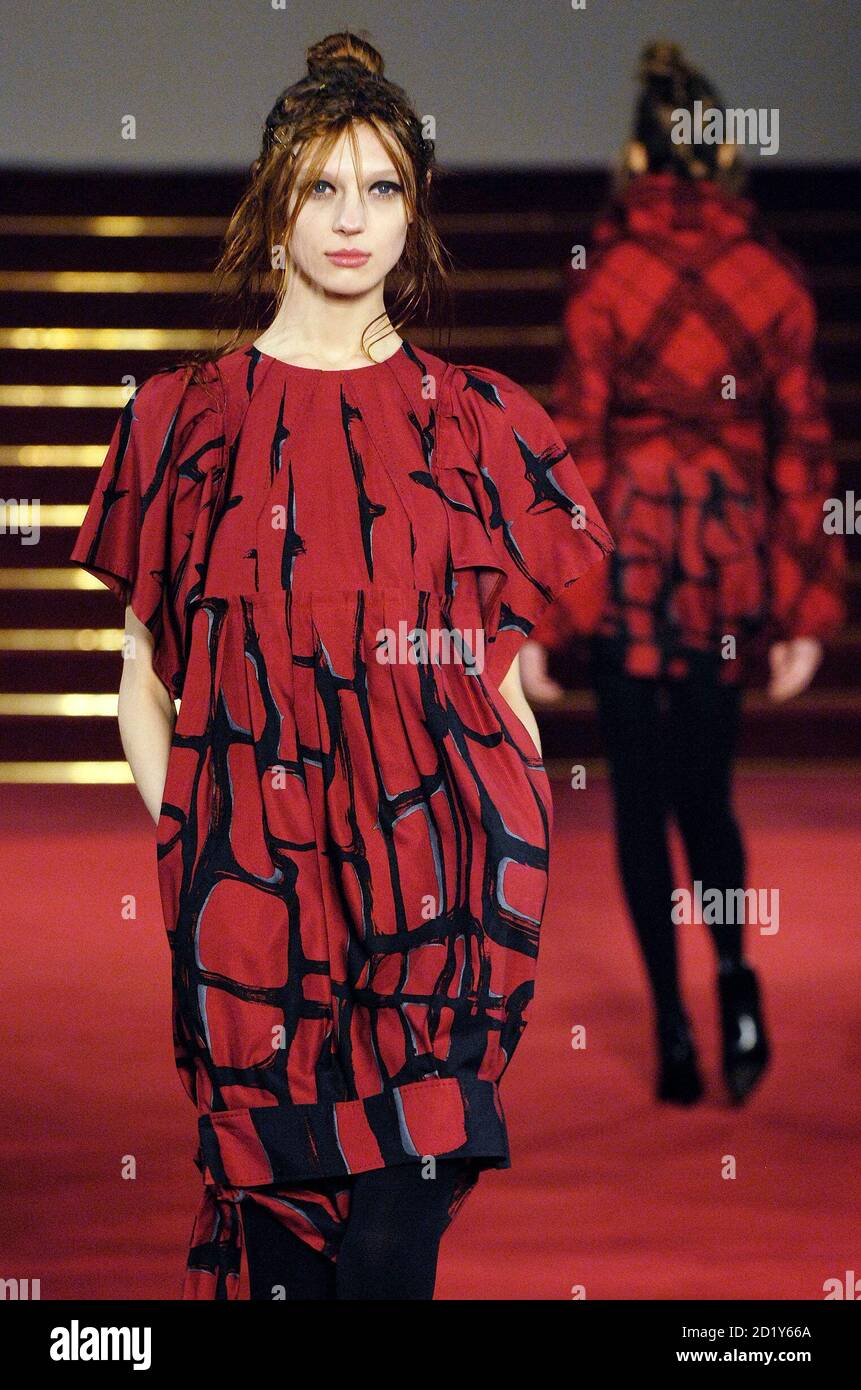 A Model Presents A Creation By Japanese Designer Atsuro Tayama As Part Of His Fall Winter 08 09 Women S Ready To Wear Fashion Show In Paris February 25 08 Reuters Gonzalo Fuentes France Stock Photo Alamy