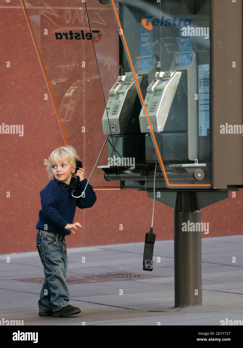 Public pay phone booth hi-res stock photography and images - Alamy