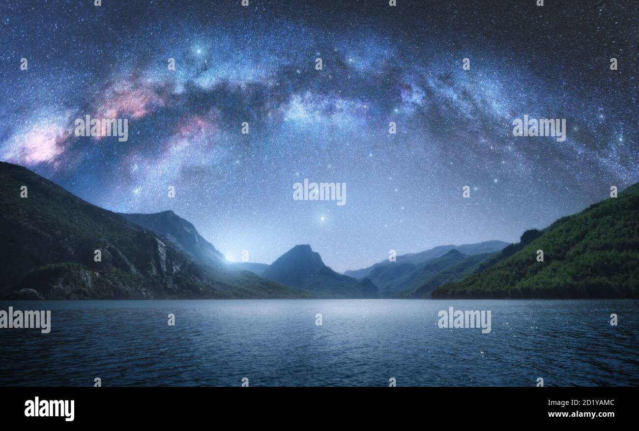 Milky way over sea hi-res stock photography and images - Alamy