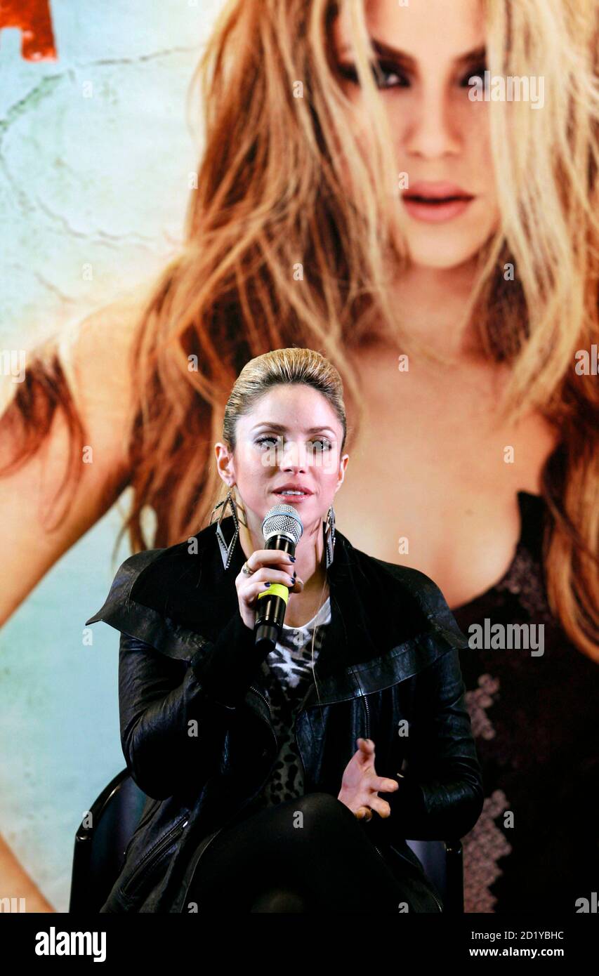 Colombian singer Shakira speaks during a news conference in Bogota October 11,2009. Shakira is promoting her new album 'Loba.'REUTERS/John Vizcaino (COLOMBIA ENTERTAINMENT) Stock Photo