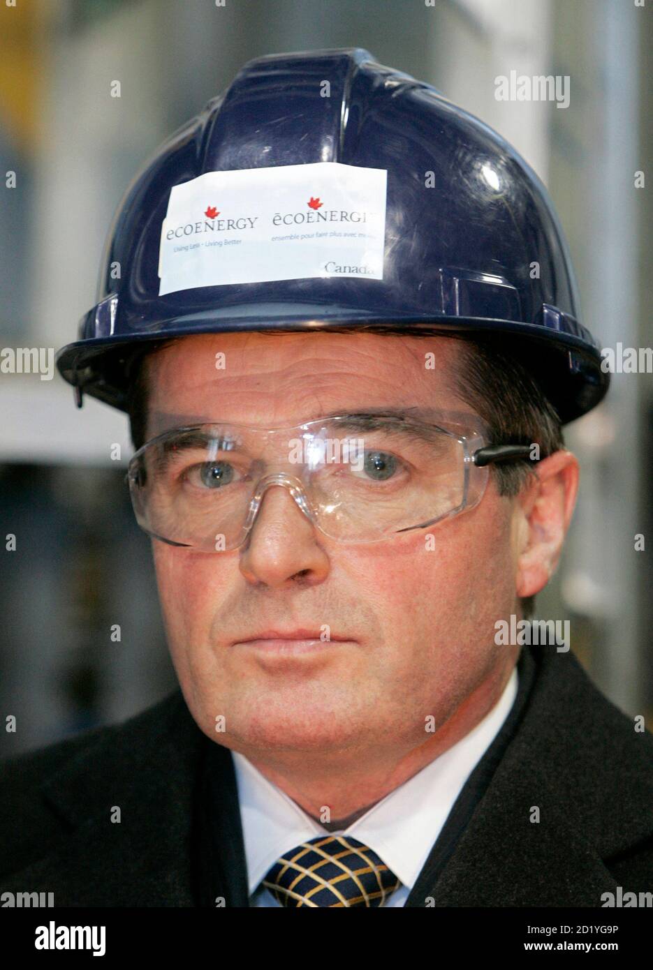 Canada's Natural Resources Minister Gary Lunn, wearing a hard hat and safety glasses, tours the Natural Resources Canada CANMET Energy Technology Centre in Ottawa January 17, 2007. Canada's minority Conservative government announced it was investing C$230 million ($196 million) in clean energy technology over the next four years.        REUTERS/Chris Wattie   (CANADA) Stock Photo