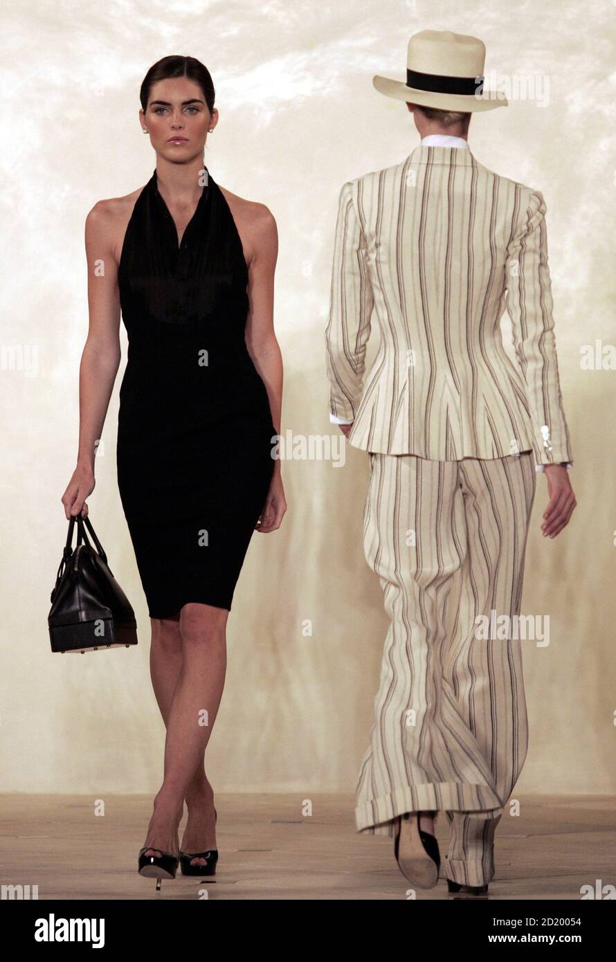 Models display creations from the Ralph Lauren Spring Collections 2007  during New York fashion week September 15, 2006. REUTERS/Eduardo Munoz  (UNITED STATES Stock Photo - Alamy