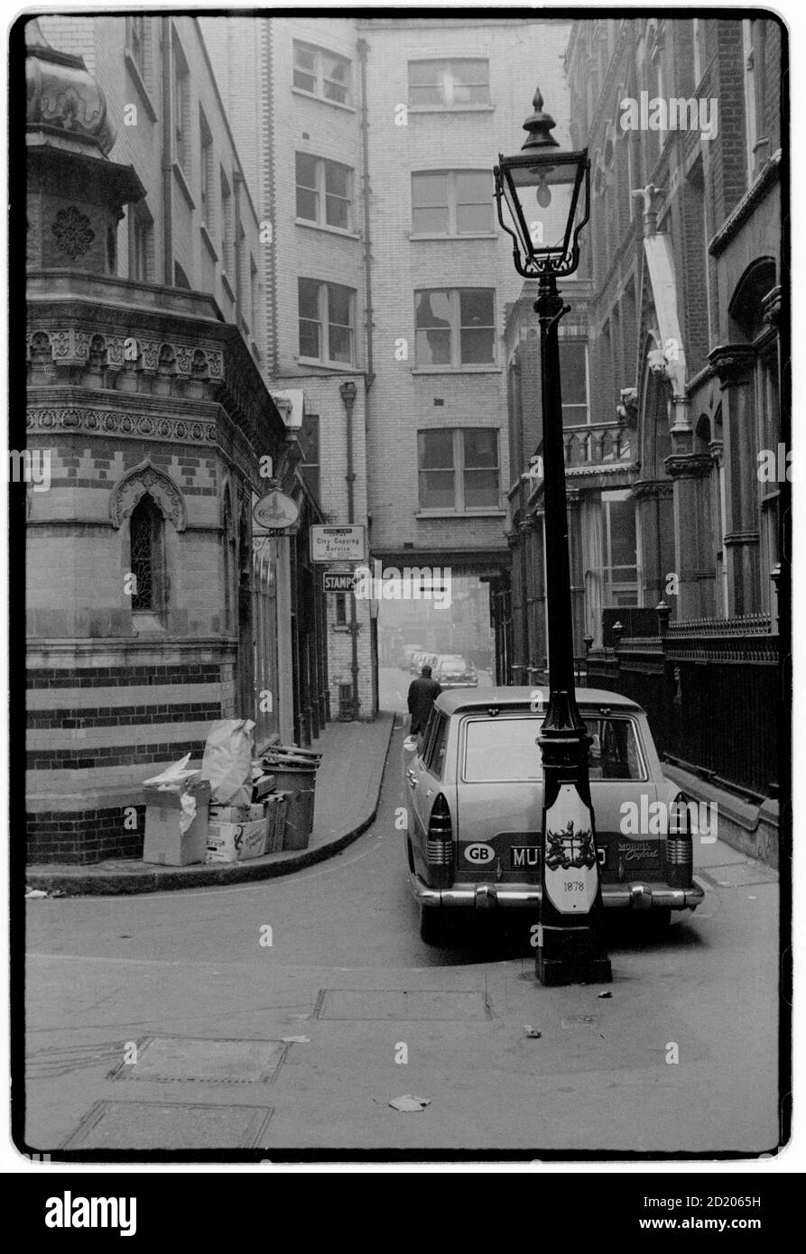 London views in the mist November 1968 Quiet street in the City of London Stock Photo