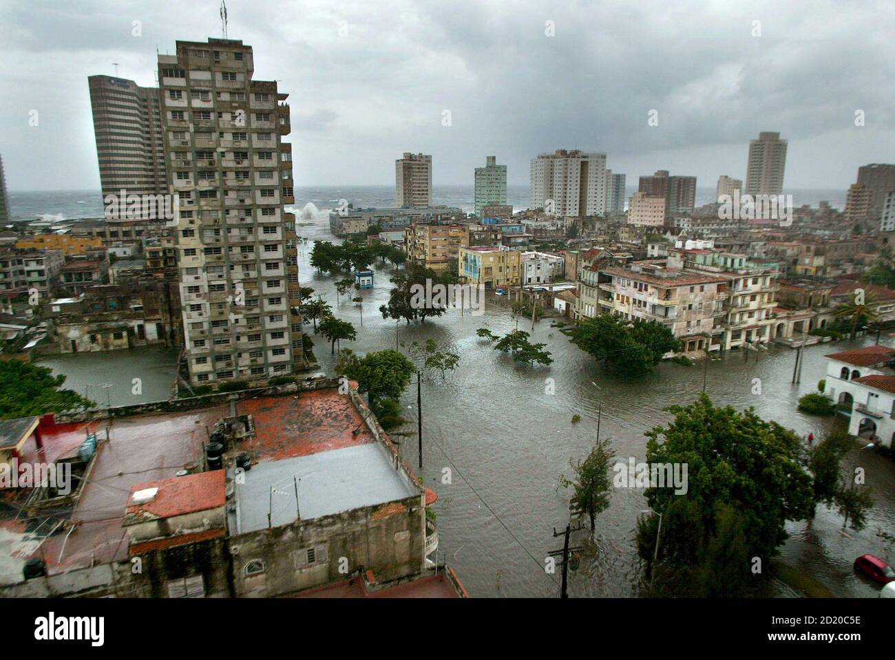 Beautiful Cold Front Advances Across Cuba And Havana's Malecón Suffers Severe Flooding Artwork for Desktop Beautiful Cold Front Advances Across Cuba And Havana's Malecón Suffers Severe Flooding Artwork for Desktop