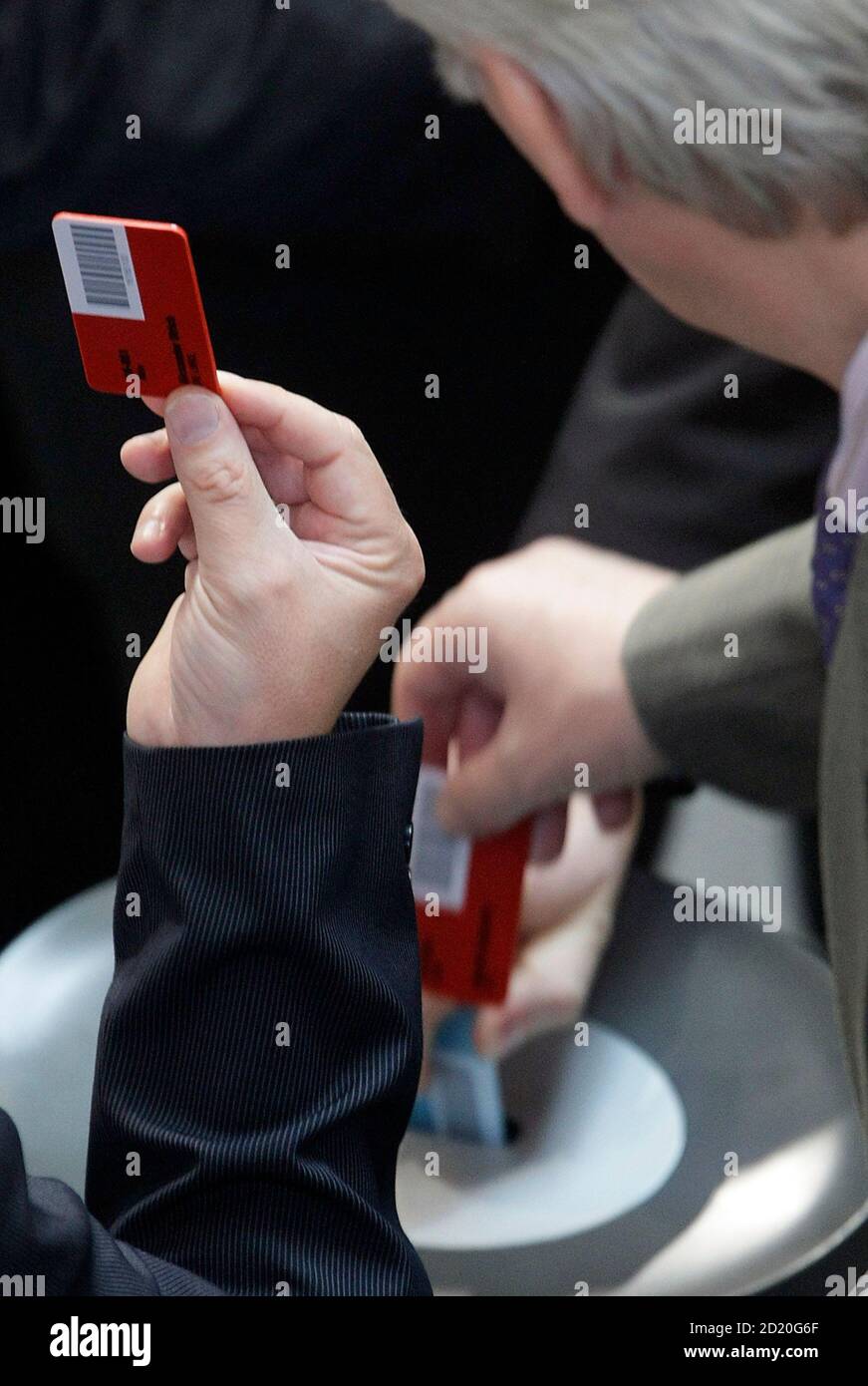 Representatives cast their votes during a session of the house of parliament 'Bundestag' in Berlin November 15, 2007. The parliamentarians voted on the further deployment of German troops in the American-led war on terror operation 'Enduring Freedom' (OEF). REUTERS/Hannibal Hanschke (GERMANY) Stock Photo