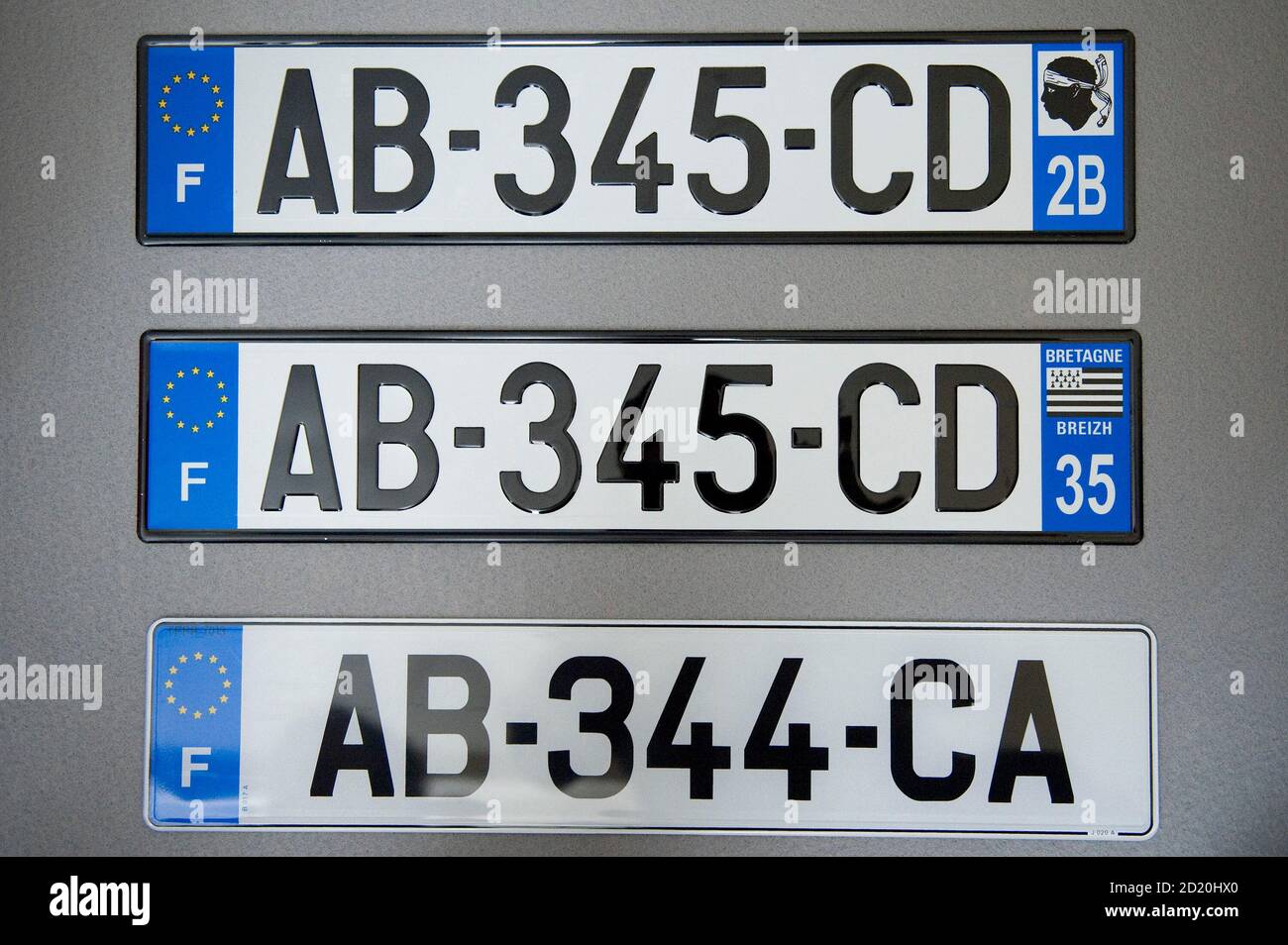 The French Interior ministry presents the new vehicle license plate format  that will replace the current system in France, before the start of a press  conference in Paris June 4, 2008. REUTERS/Gonzalo