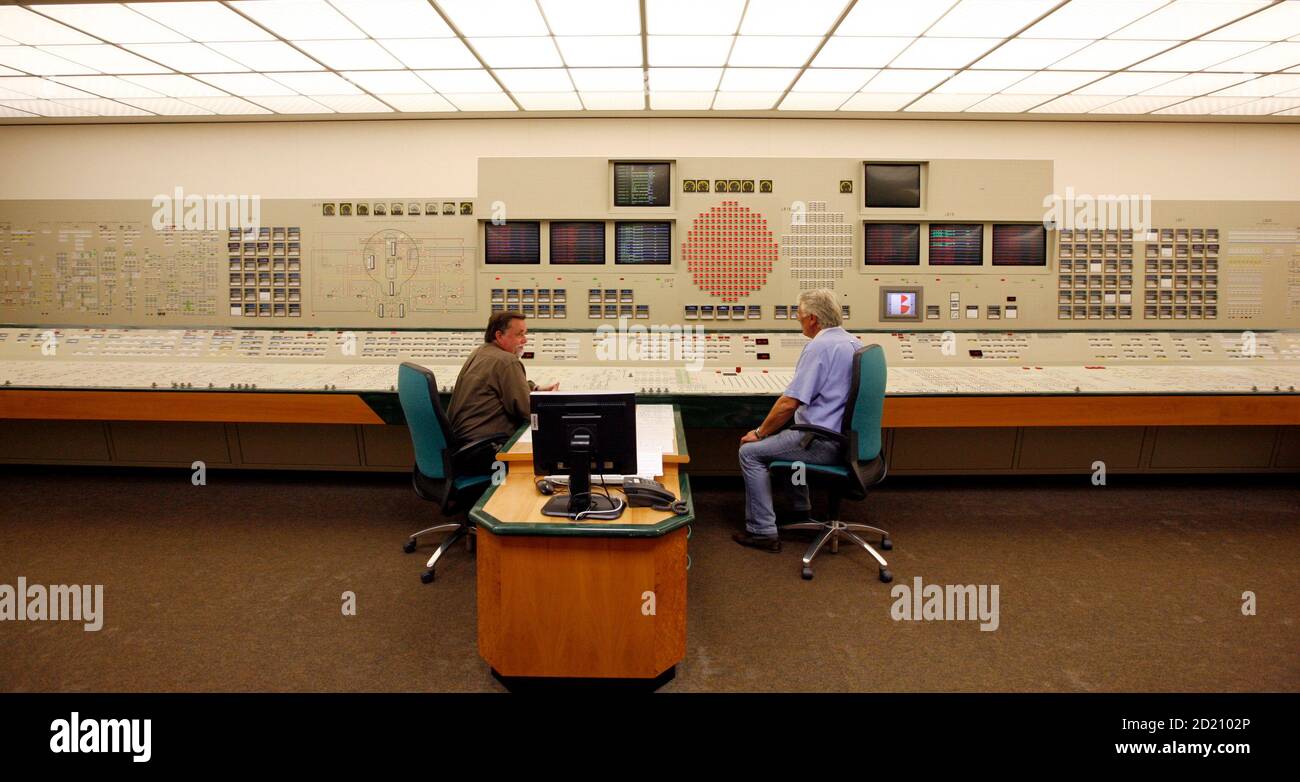 Engineers sit at instrument panels in the control room simulator at the nuclear power plant Kruemmel near Geesthacht July 27, 2007. A fire broke out in the transformer station of the nuclear plant in northern Germany on June 27. The Kruemmel reactor is located about 30 km (20 miles) south-east of Hamburg. REUTERS/Morris Mac Matzen (GERMANY) Stock Photo