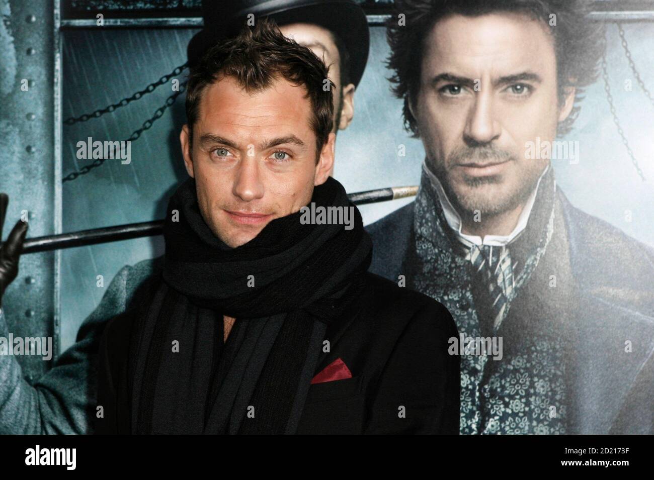 Cast Member Jude Law Attends The Premiere Of Sherlock Holmes In New York December 17 09 Reuters Finbarr O Reilly United States Stock Photo Alamy Cast Member Jude Law Attends The Premiere Of Sherlock Holmes In New York December 17 09 Reuters Finbarr O Reilly United States Stock Photo Alamy