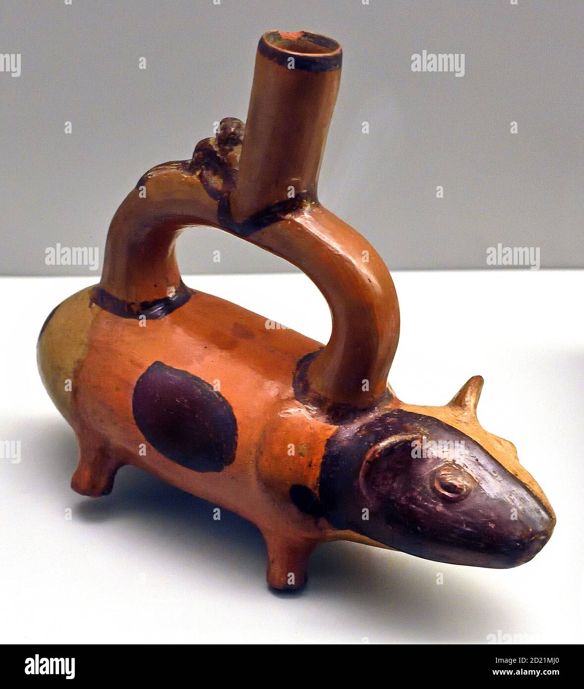 Zoomorphic vessel depicting a guinea pig. Ceramic. Chimu culture. Late Intermediate Horizon (1000-1470 AD)  Peru, Peruvian, , America, American, ( Pre Columbian cultures and  civilizations ) Stock Photo