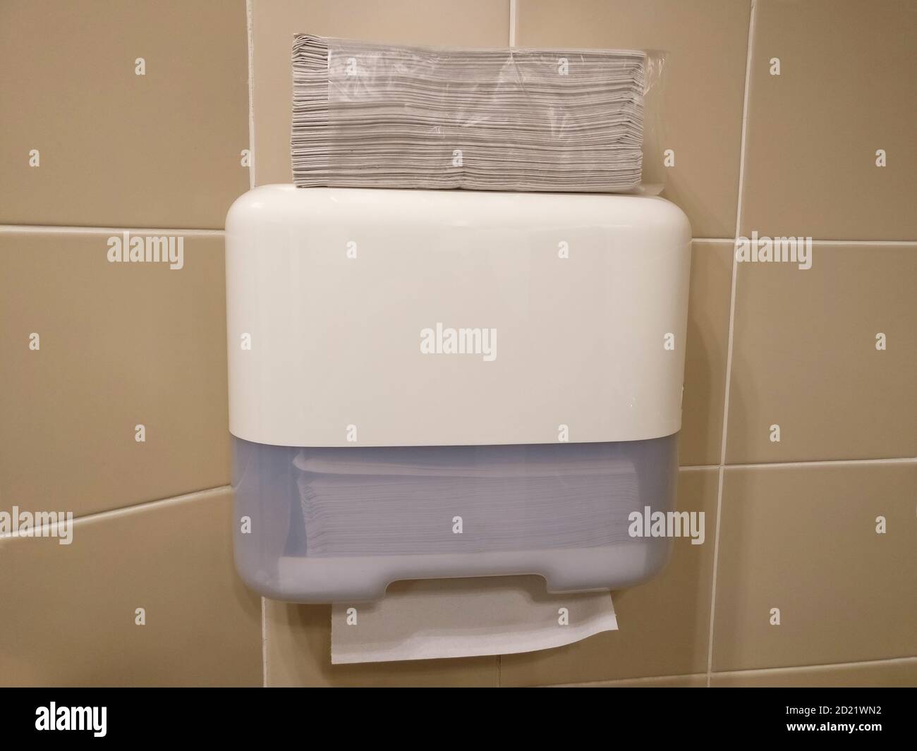 Paper towel dispenser hi-res stock photography and images - Alamy
