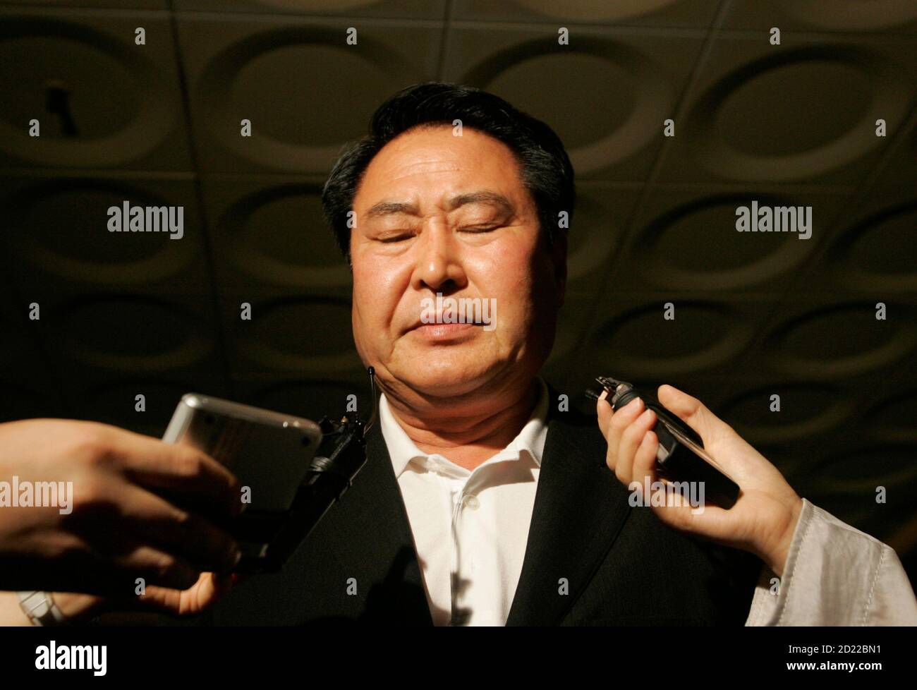 Sim Jin-pyo, the father of Sim Sung-min, 29, one of the kidnapped South Koreans in Afghanistan, speaks to the media after watching television news about him in Seongnam, south of Seoul, July 31, 2007. Taliban kidnappers shot dead a male South Korean hostage on Monday, accusing the Afghan government of not listening to rebel demands for the release of Taliban prisoners. The identity of the dead hostage has yet to be officially announced. REUTERS/Han Jae-Ho (SOUTH KOREA) Stock Photo