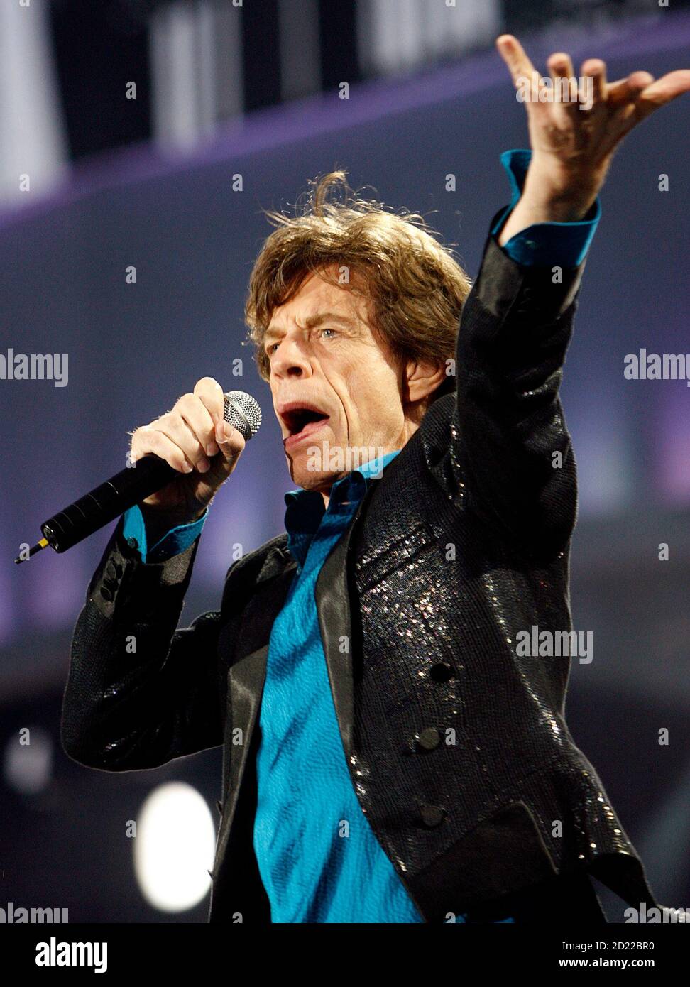 Rolling Stones lead singer Mick Jagger performs during the band's "A Bigger  Bang" European tour stop in Lausanne August 11, 2007. REUTERS/Denis  Balibouse (SWITZERLAND Stock Photo - Alamy