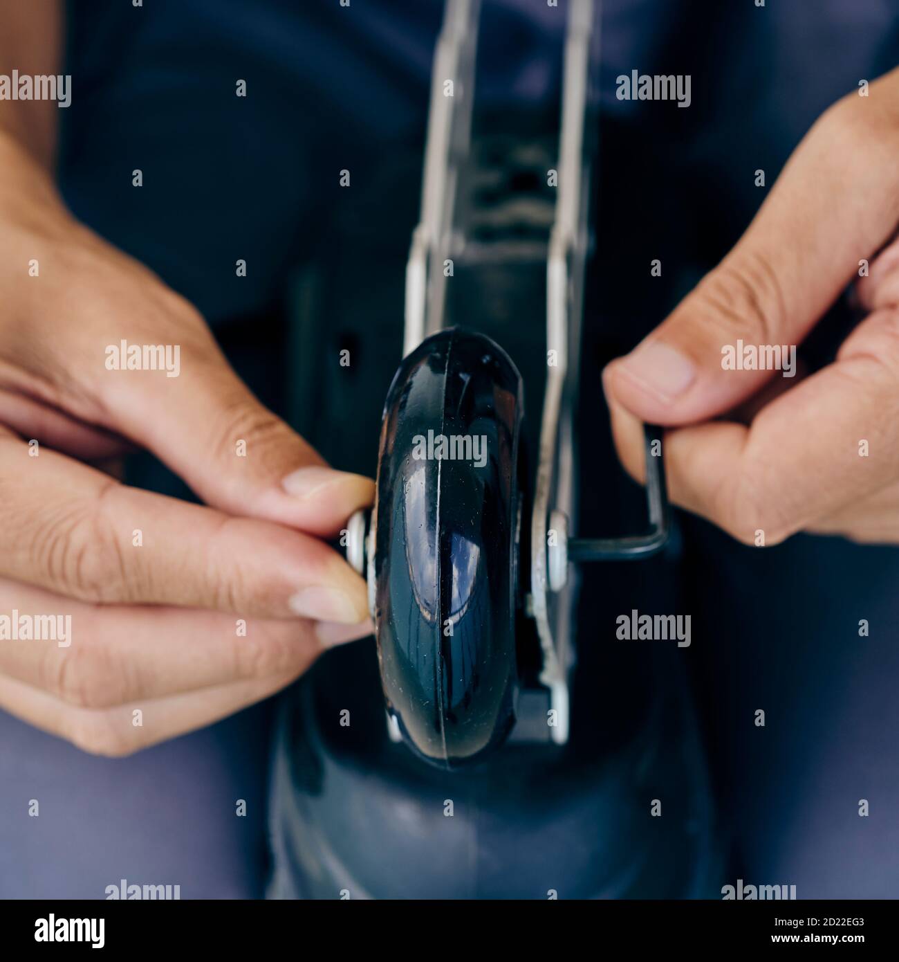 Changing the wheels hi-res stock photography and images - Alamy
