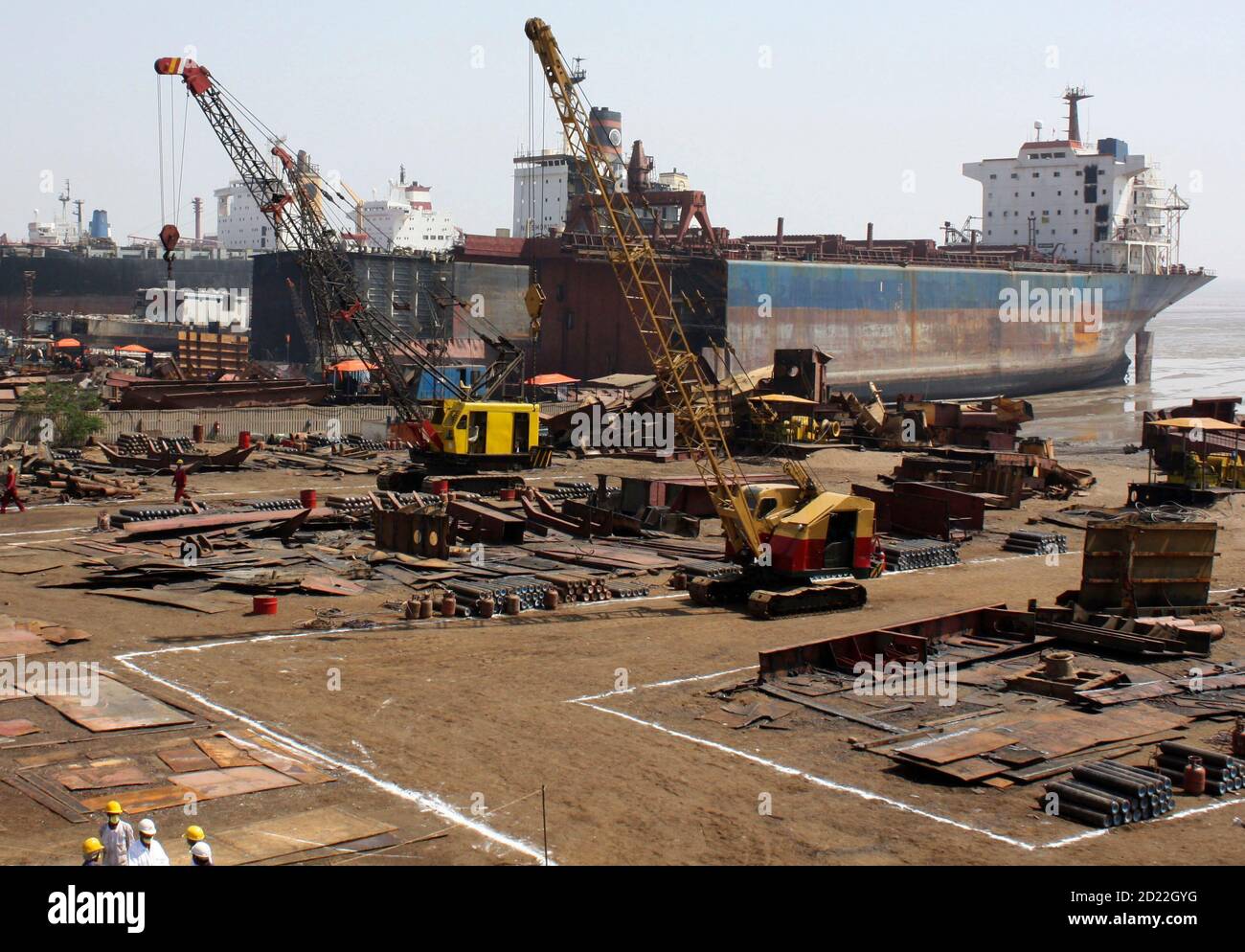 Alang ships hires stock photography and images Alamy