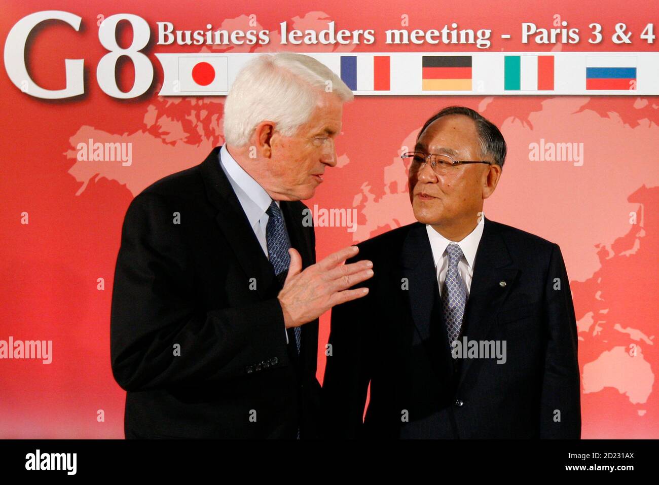 Thomas J Donohue L Of The United States Chamber Of Commerce Talks With Fujio Mitarai Of The Japan Business Federation Nippon Keidanren Before The G8 Business Leaders Meeting In Paris December 3