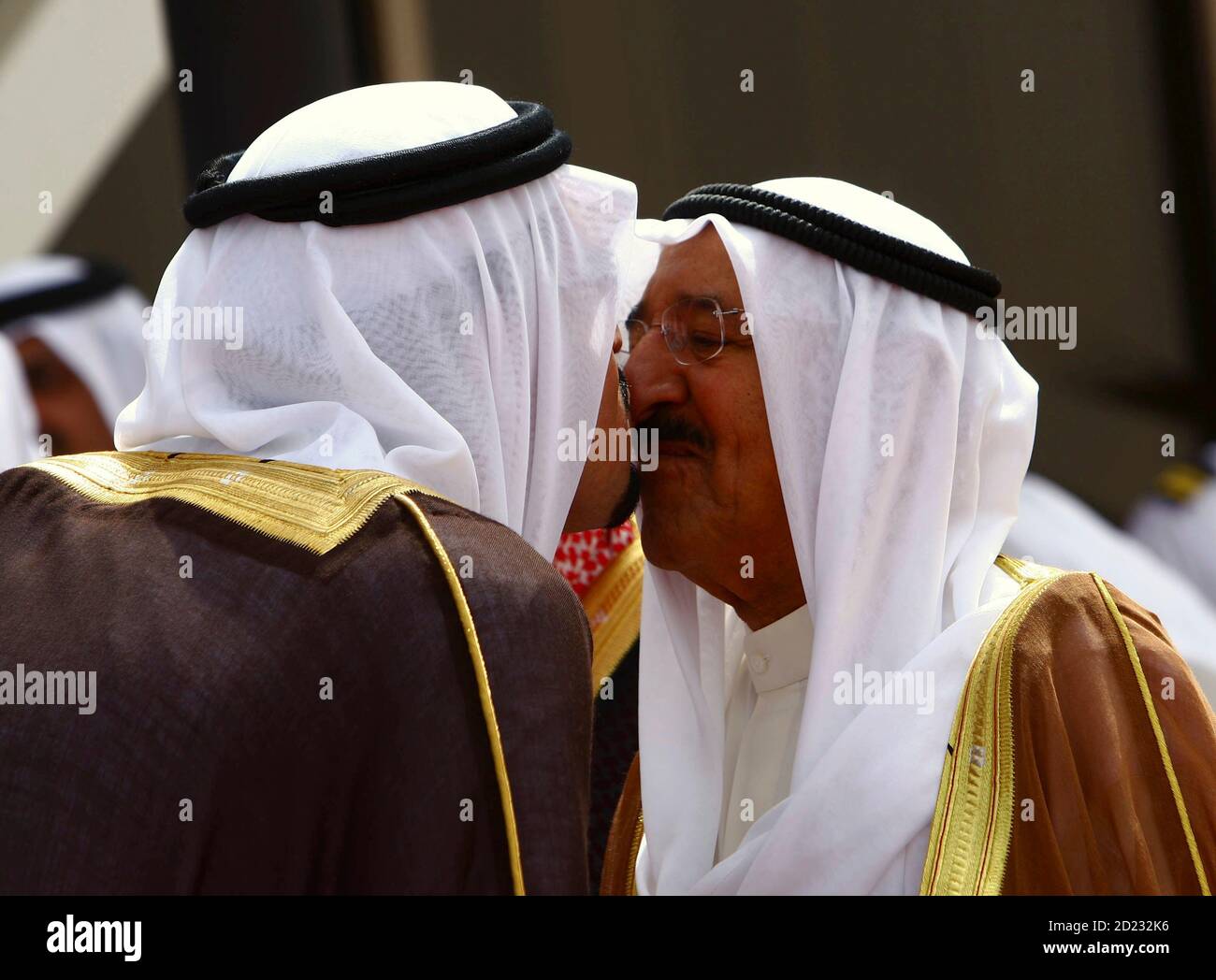Kuwaiti Emir Sheikh Sabah al-Ahmad al-Sabah (R) is greeted by a Saudi  official upon his arrival for the Gulf Cooperation Council (GCC) summit, at  the airport in Riyadh May 5, 2009 REUTERS/Fahad